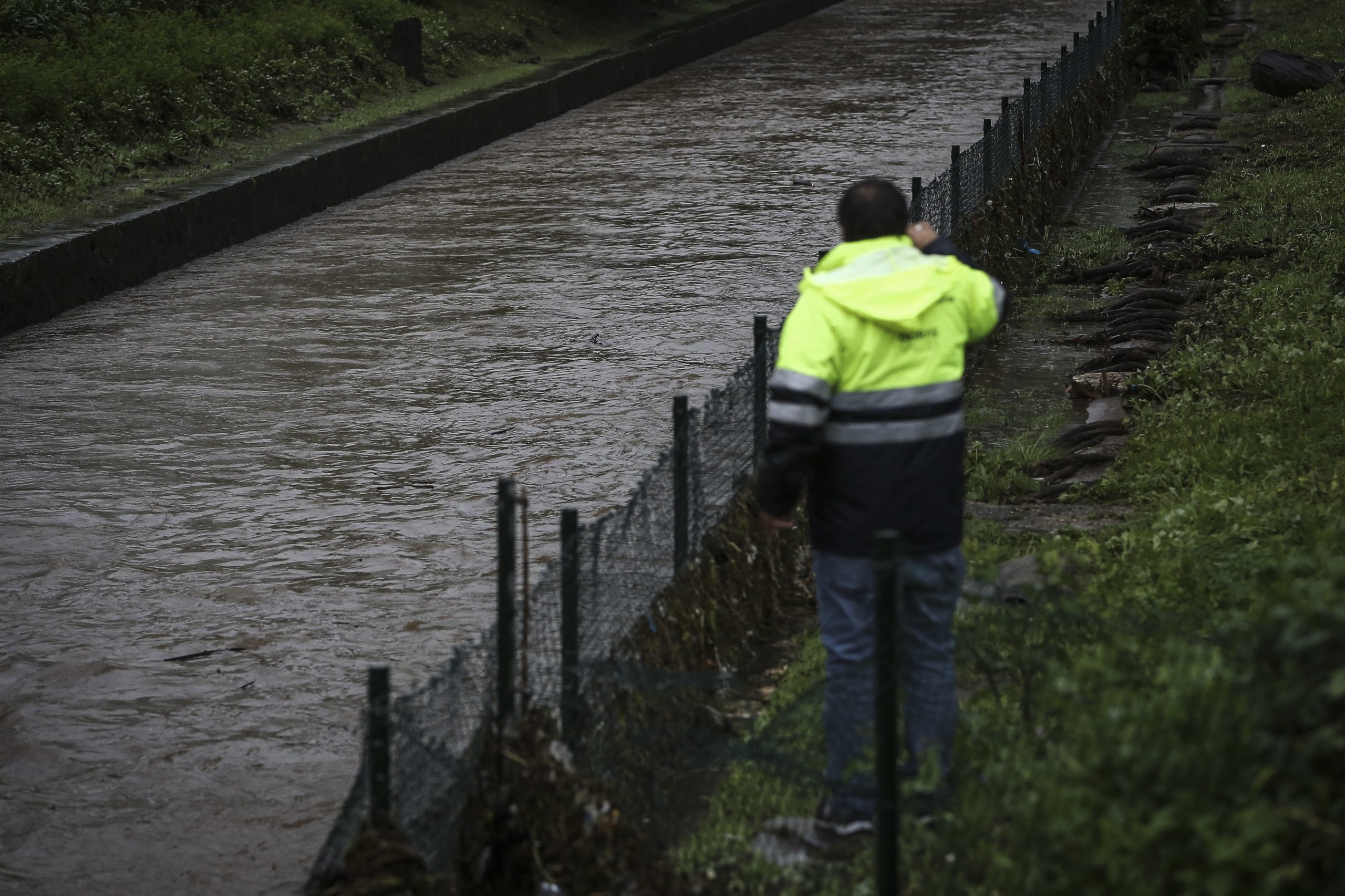 Proteção Civil alerta população para previsões de chuva que podem causar cheias