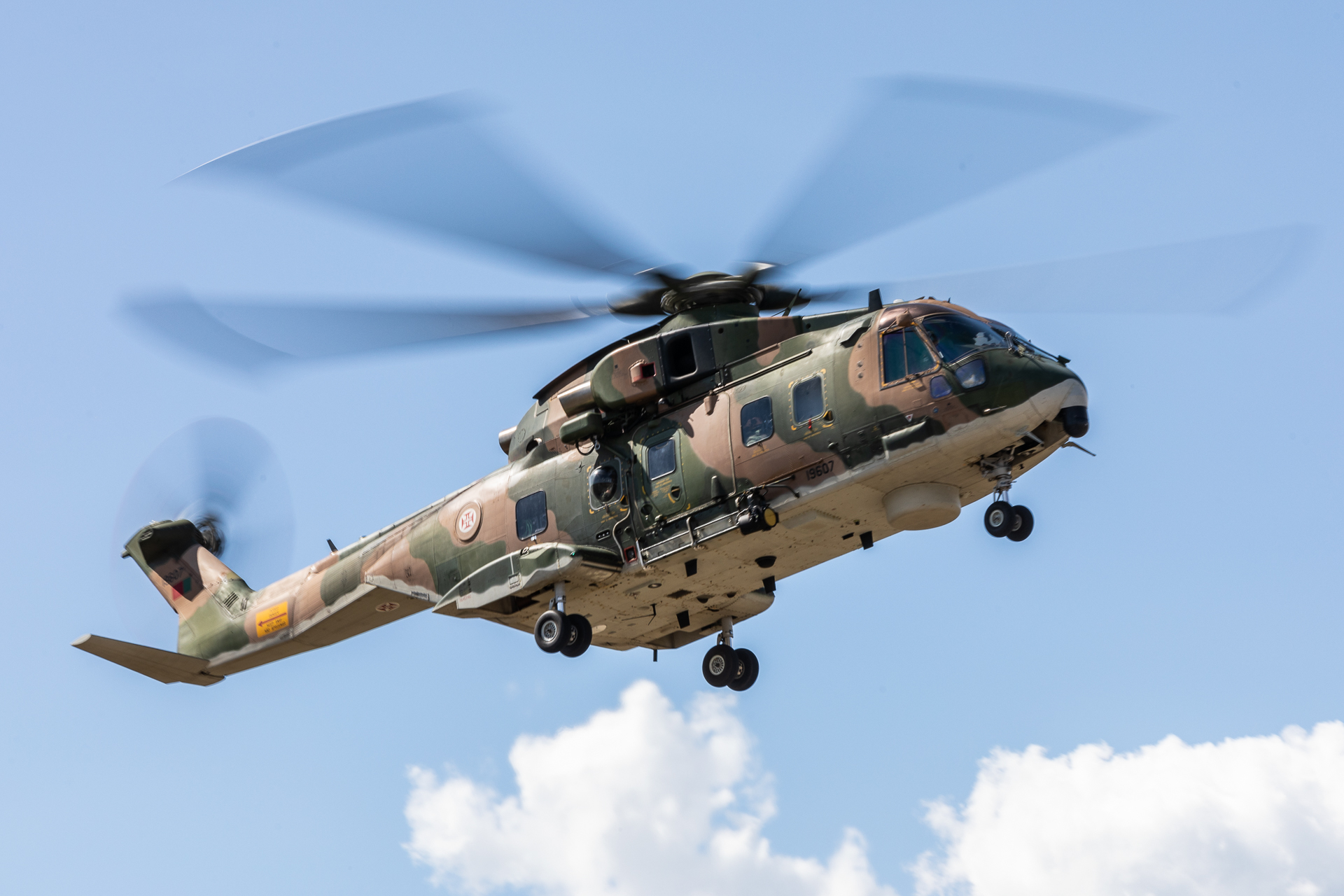 Força Aérea resgata mais quatro tripulantes de veleiro em dificuldade ao largo do Porto Santo