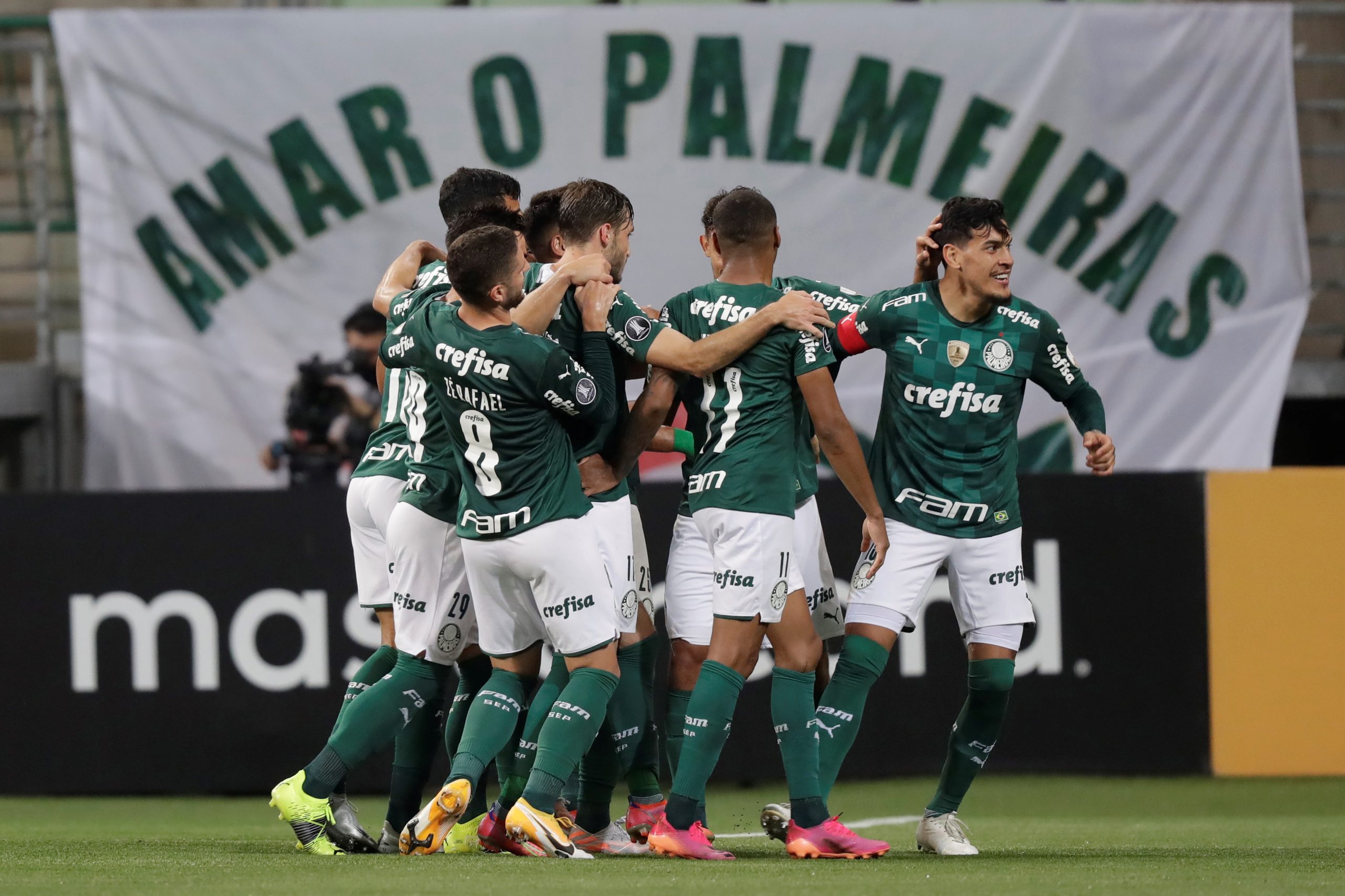 Palmeiras de Abel Ferreira vence Recife e ‘encosta’ no líder do Brasileirão