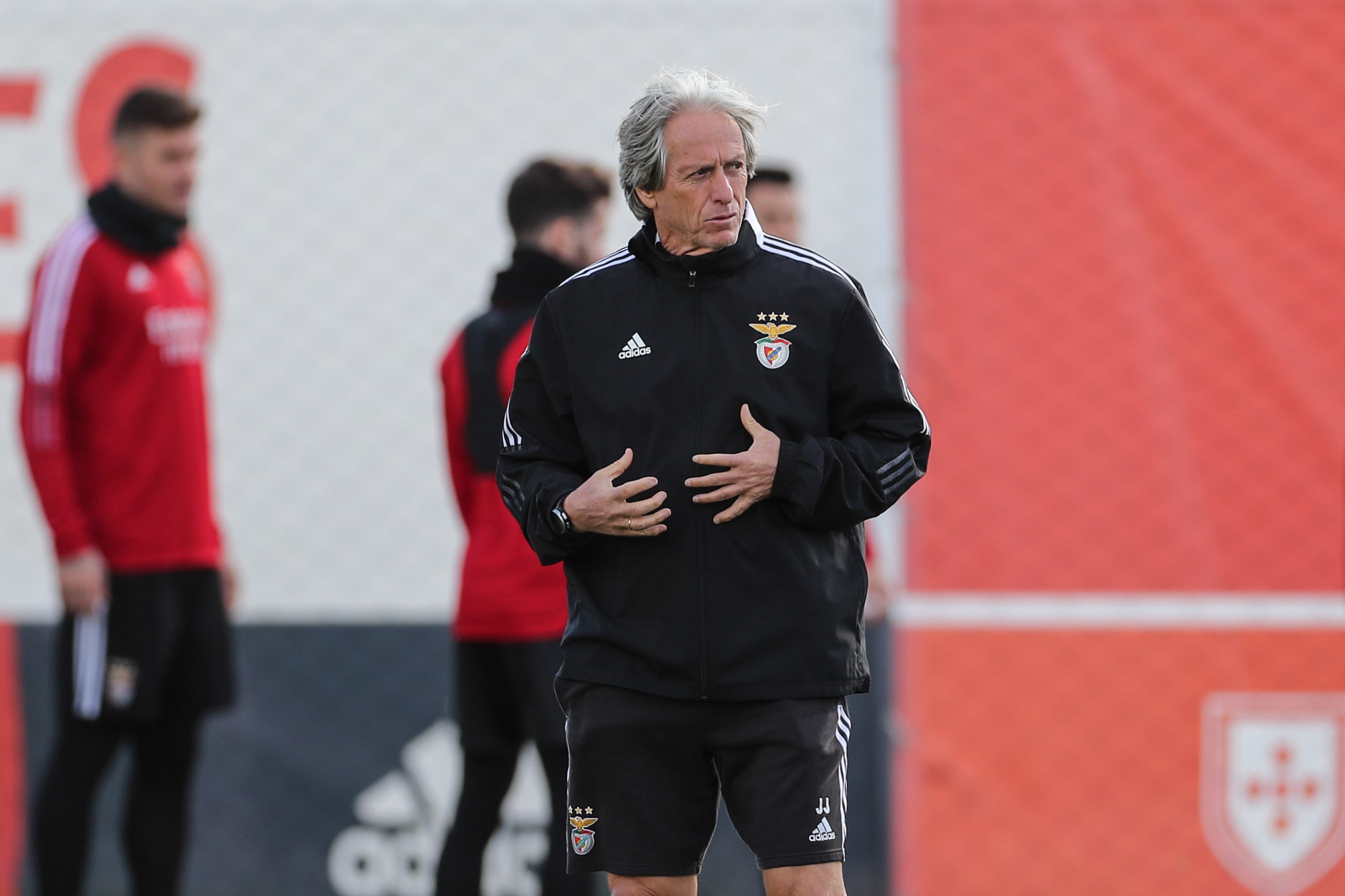 Liga dos Campeões: Jesus diz que Benfica tem “uma chance” de vencer FC Barcelona e apurar-se