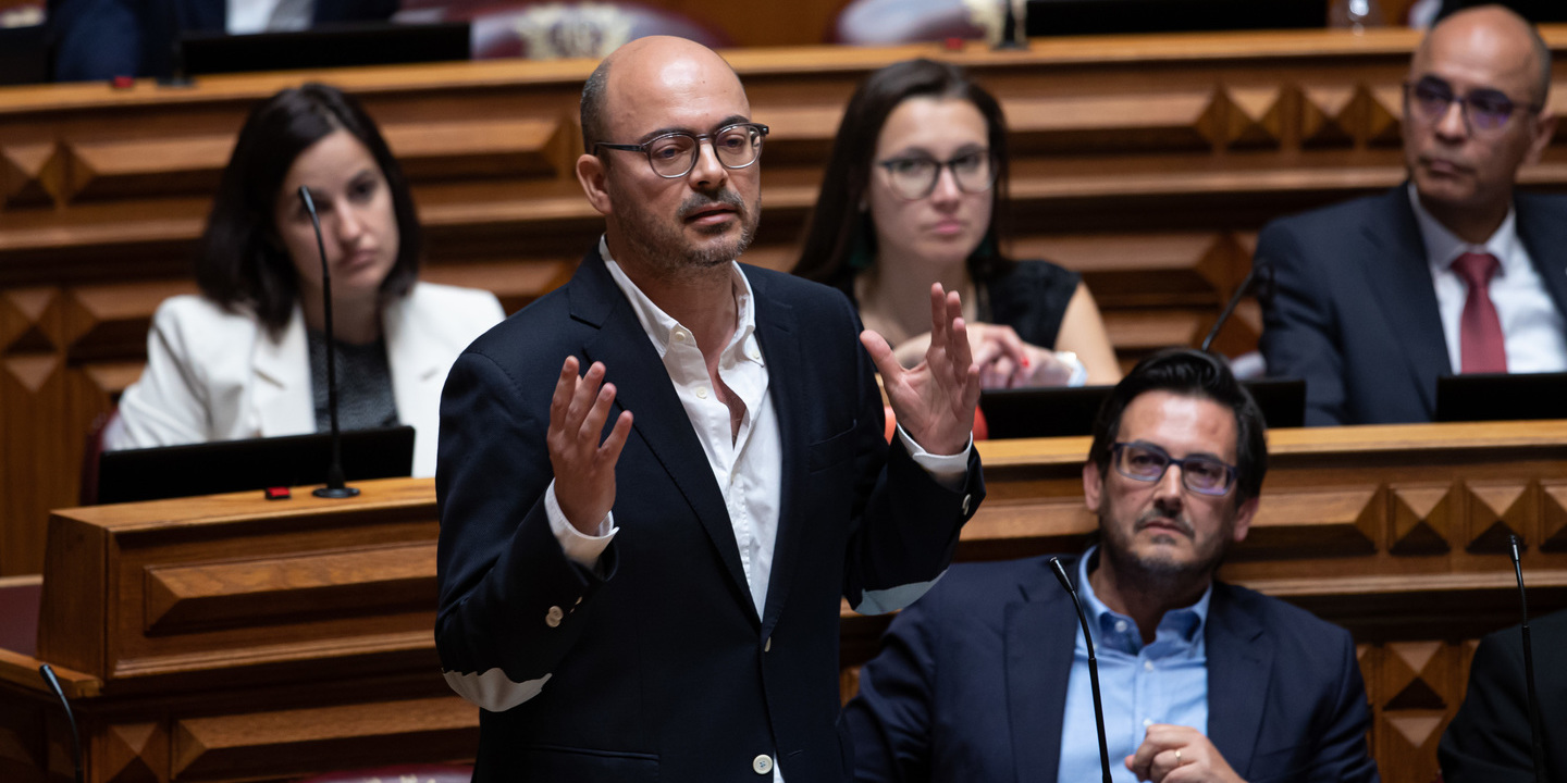 Convenção da IL: Líder parlamentar pede que “tratem bem” do partido e que contem com ele em São Bento