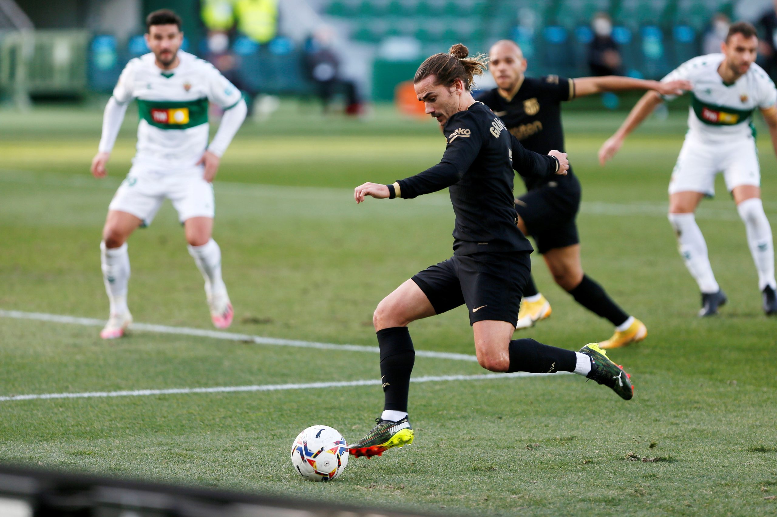 Sem Messi, mas Barcelona leva a melhor diante do Elche