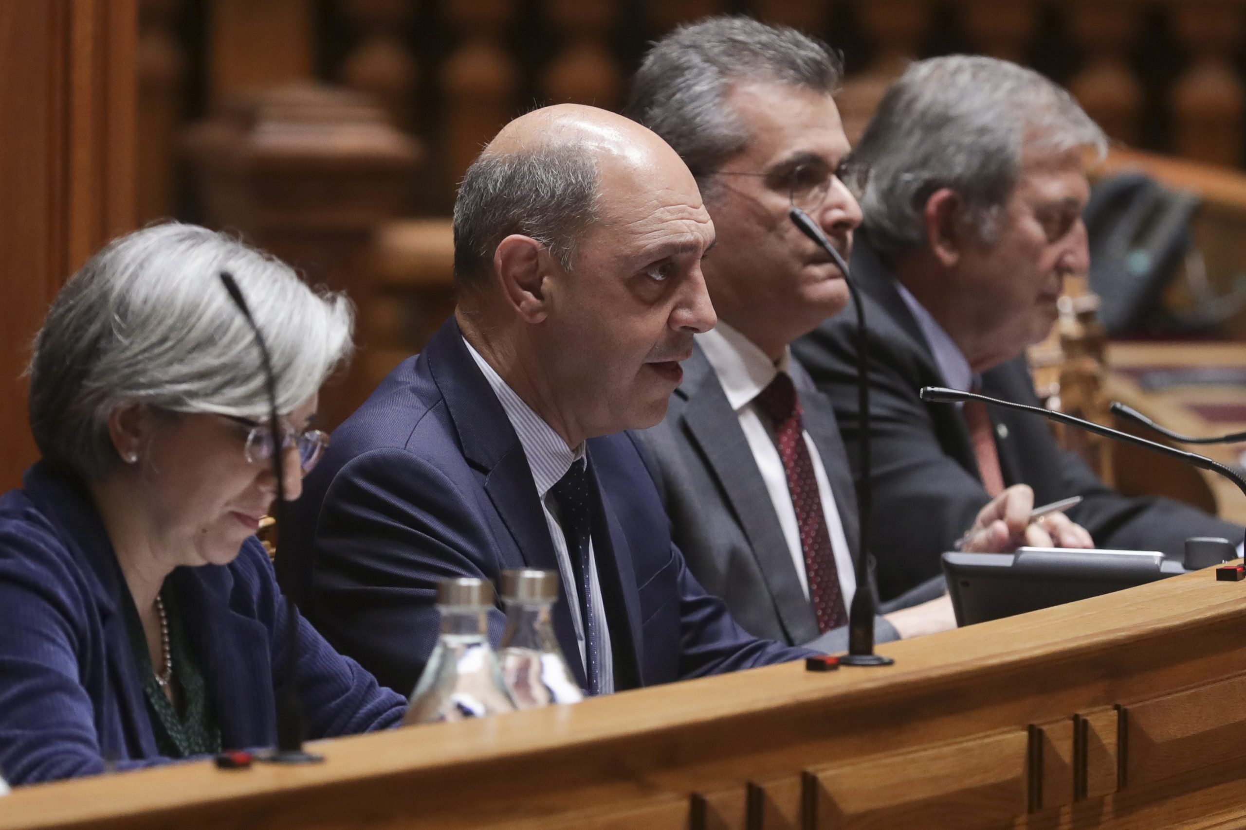 Ministro da Saúde vai aguardar inquéritos para decidir sobre demissões no Hospital de Faro