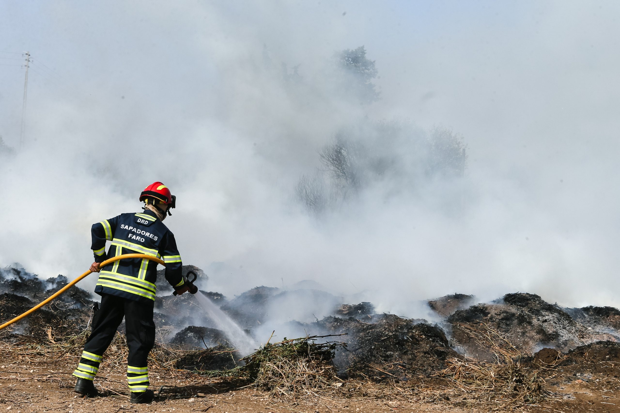 Fogo de Castelo de Paiva em rescaldo
