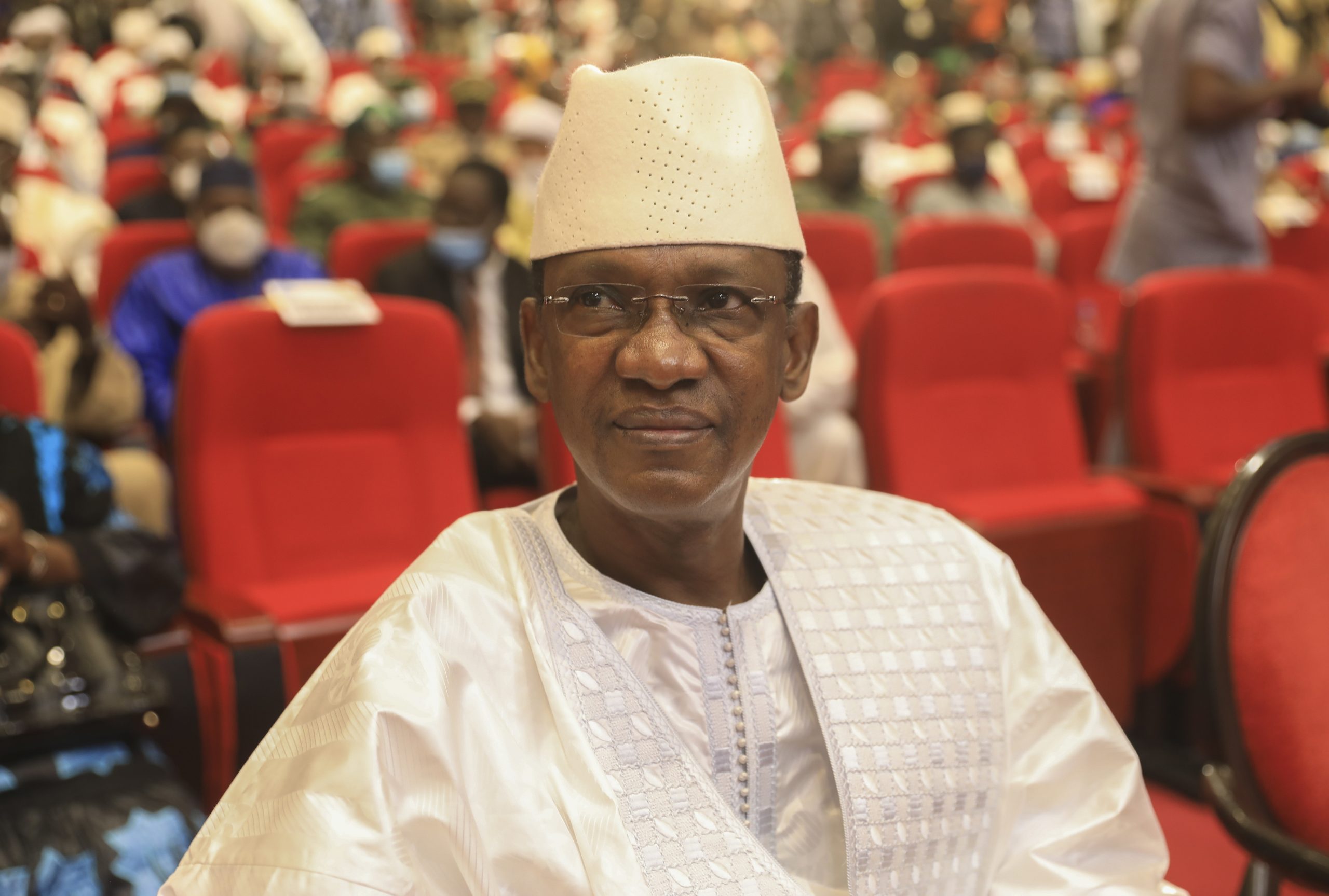 Presidente de transição do Mali sofre tentativa de ataque com faca