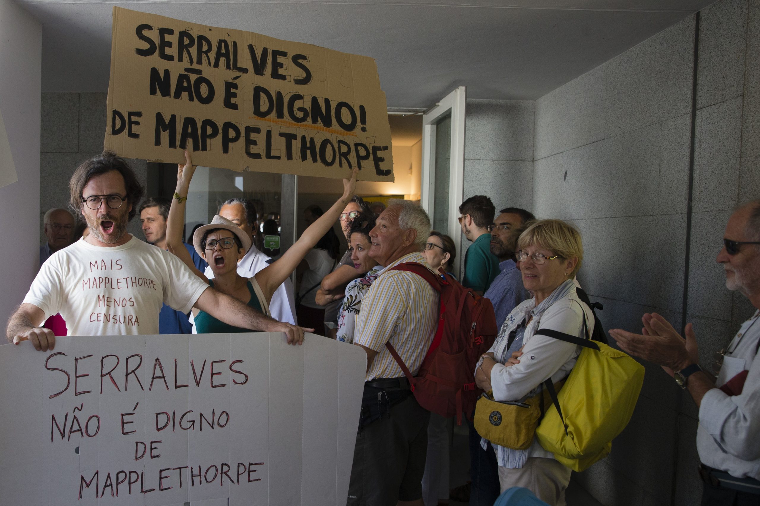 Dezenas em Serralves para exigir a demissão do Conselho de Administração