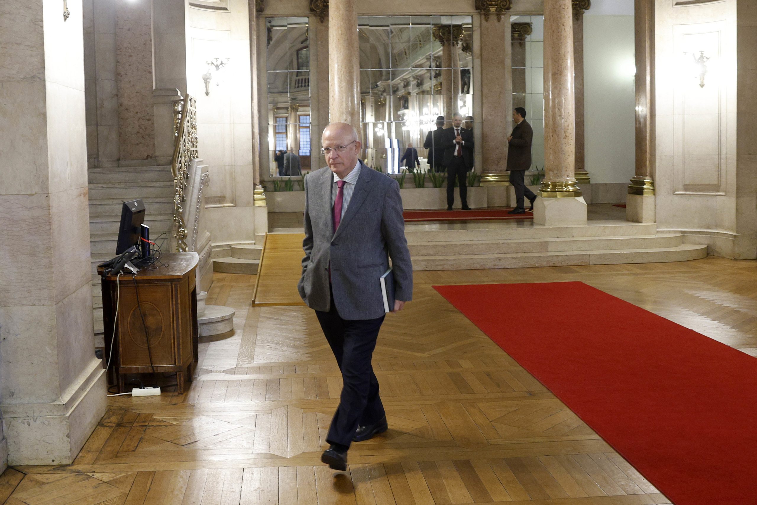 Presidente da Assembleia felicita todos os deputados eleitos e agradece aos que cessam funções