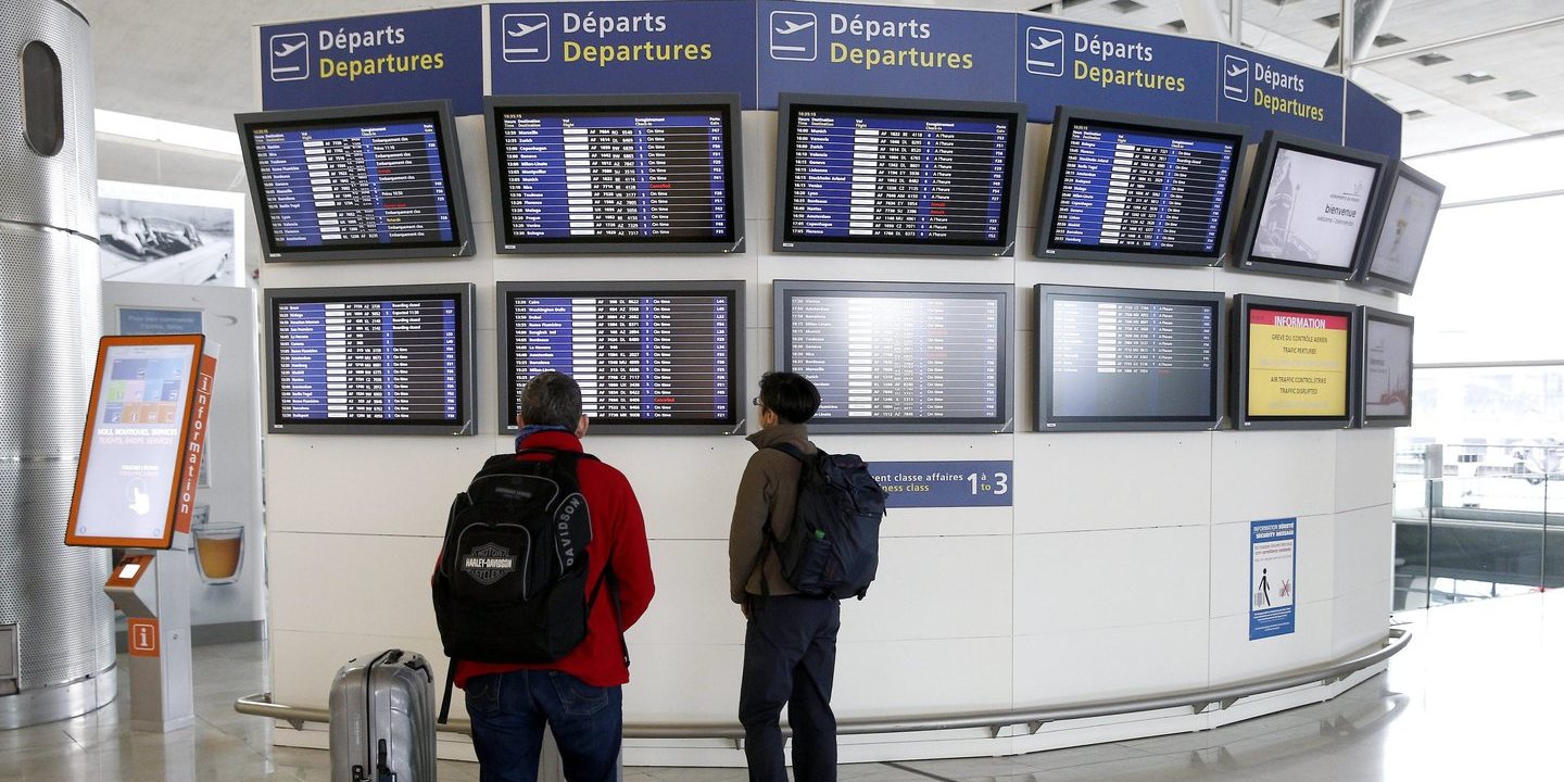 Paralisação do SEF provoca filas de duas horas e perda de voos no aeroporto de Faro