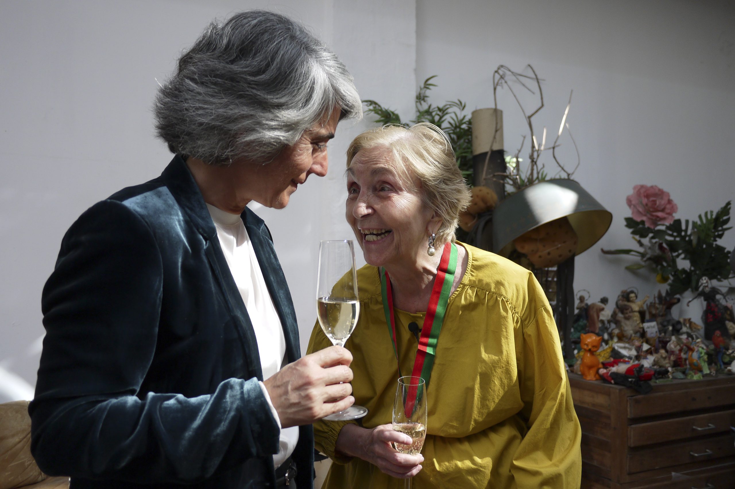 Governo entregou a Paula Rego em Londres a condecoração portuguesa que “faltava” à artista