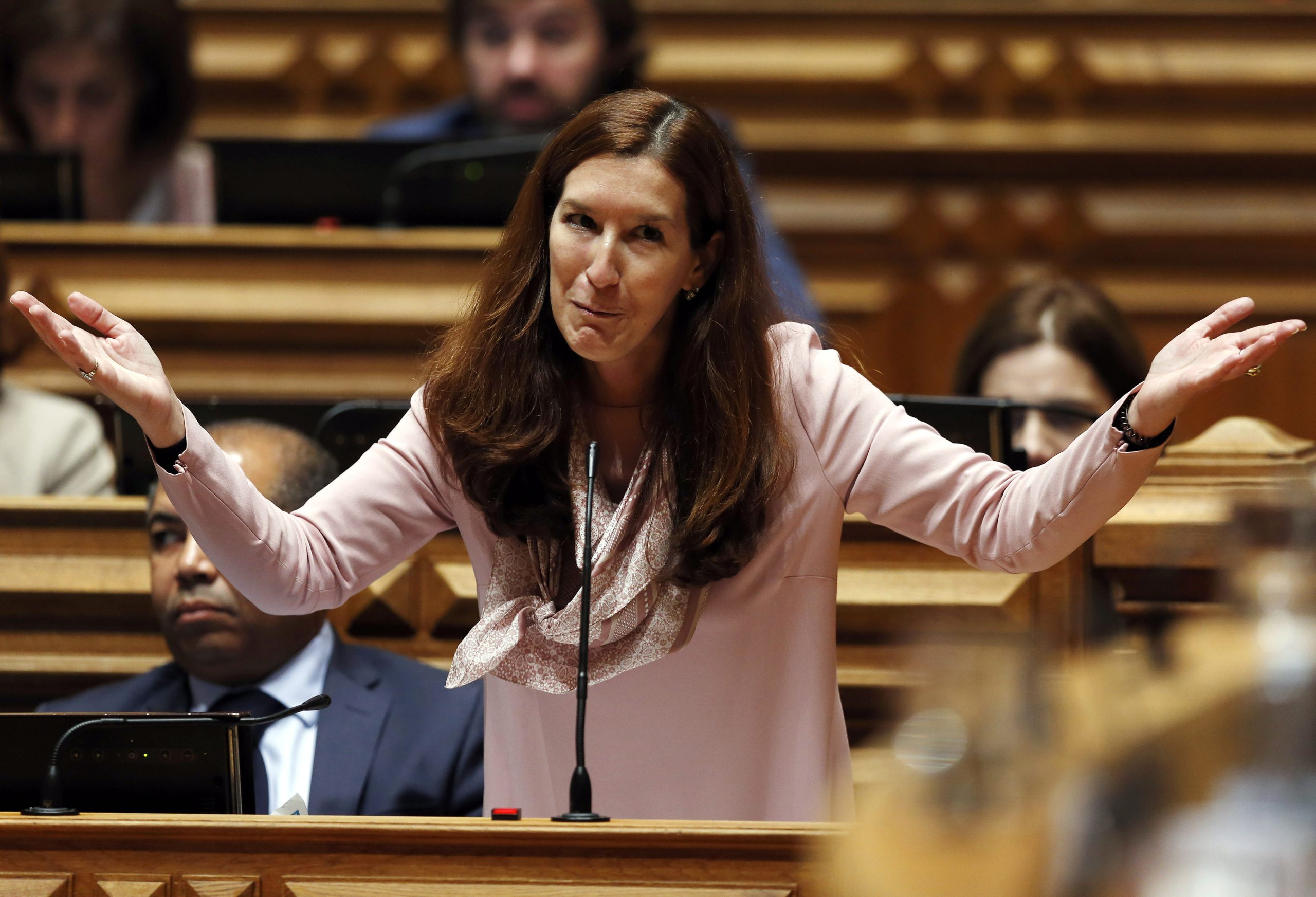 Offshore: CDS aponta incoerências entre Rocha Andrade e Centeno sobre saídas de lista negra
