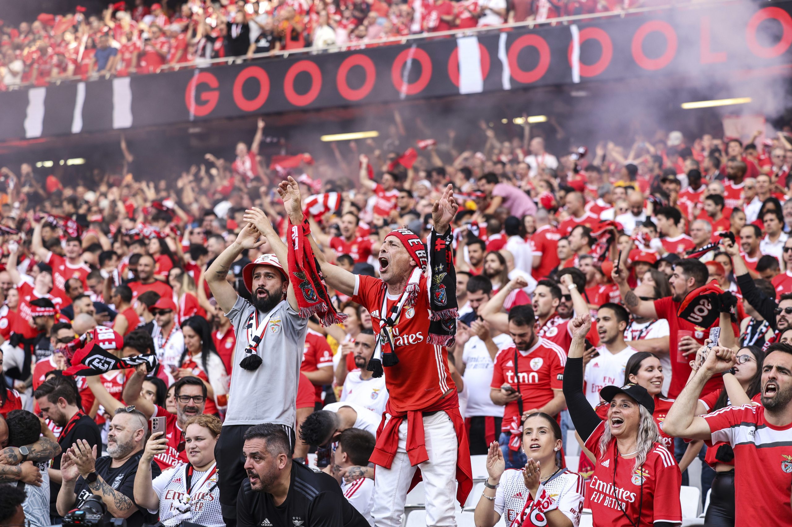 Benfica é campeão nacional. Veja as fotos e os golos do jogo