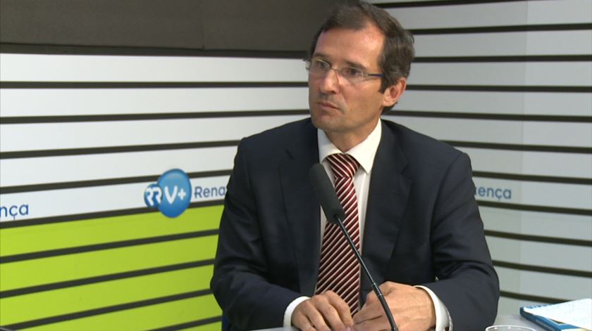 Ensino privado critica falta de gratuitidade dos manuais escolares