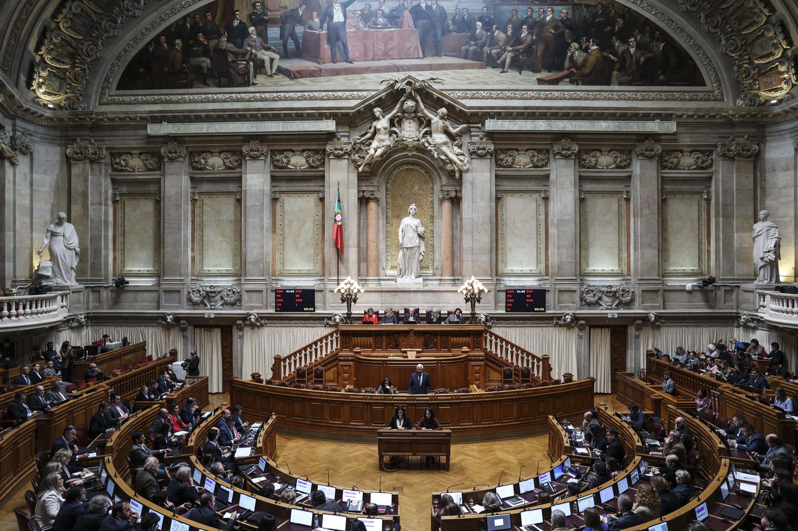 Revisão constitucional: PS e PSD concordam que ‘secretas’ devem poder aceder a metadados