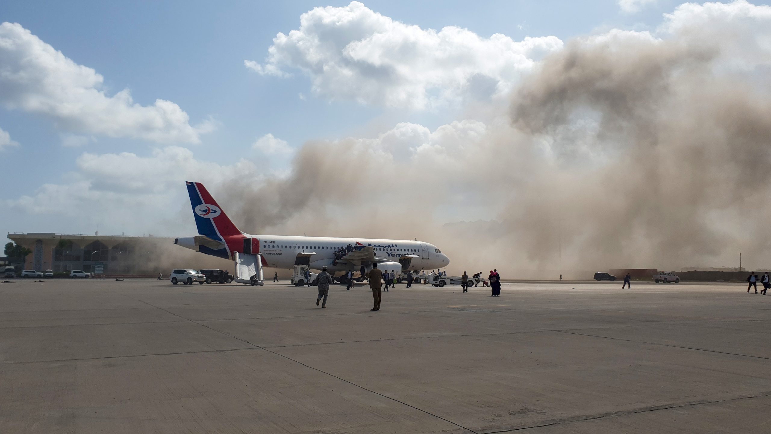 Explosões no aeroporto de Aden registadas à chegada do novo Governo do Iémen