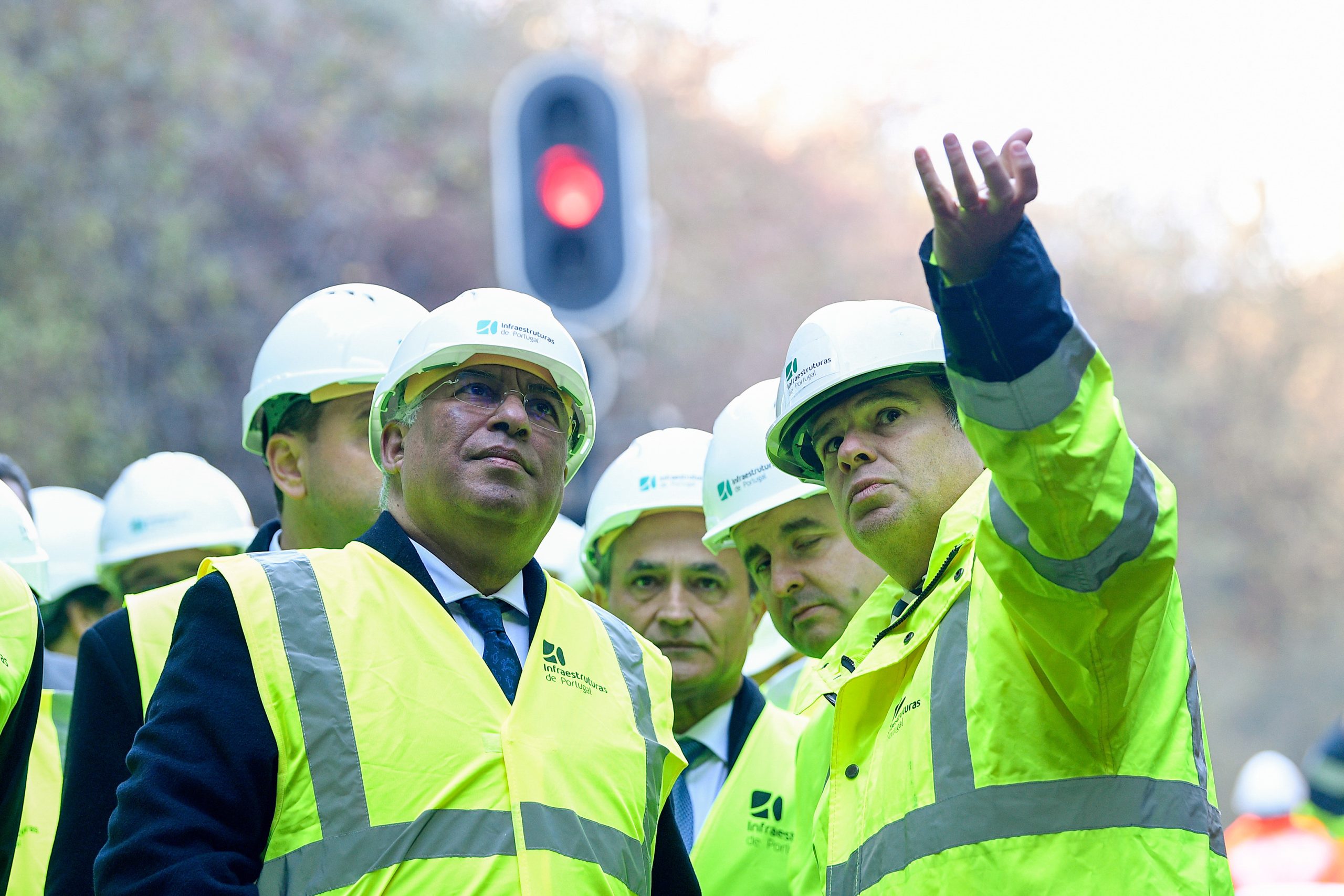 António Costa nega estar a lançar obras públicas por eleitoralismo