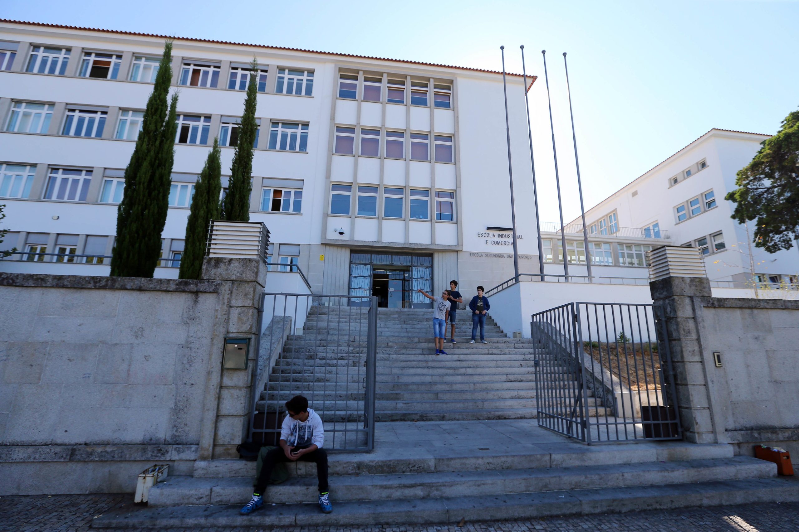 Alunos de uma escola de Portalegre denunciam estado de degradação do edifício
