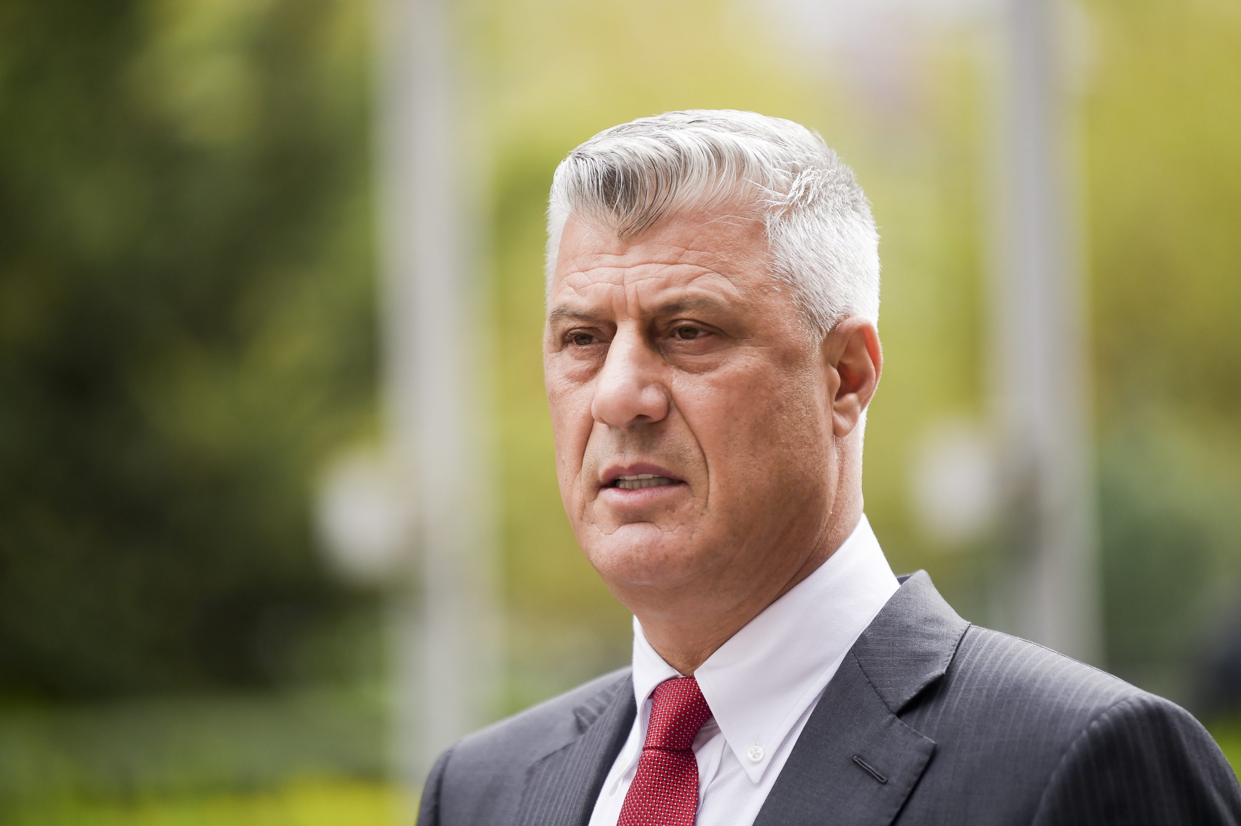 Presidente do Kosovo demite-se para responder a acusação de crimes contra a humanidade