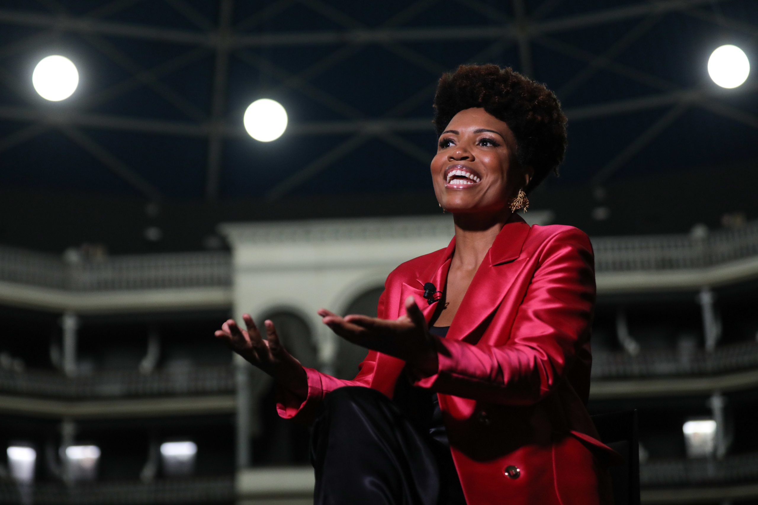 Volta ao mundo da cantora Lura vai passar pelo palco do Coliseu de Lisboa