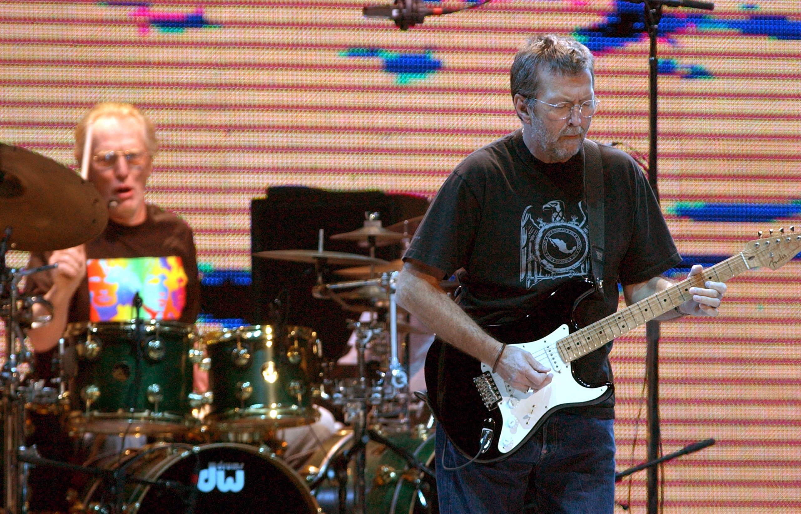 Guitarra de Eric Clapton vendida por 554 mil euros em leilão
