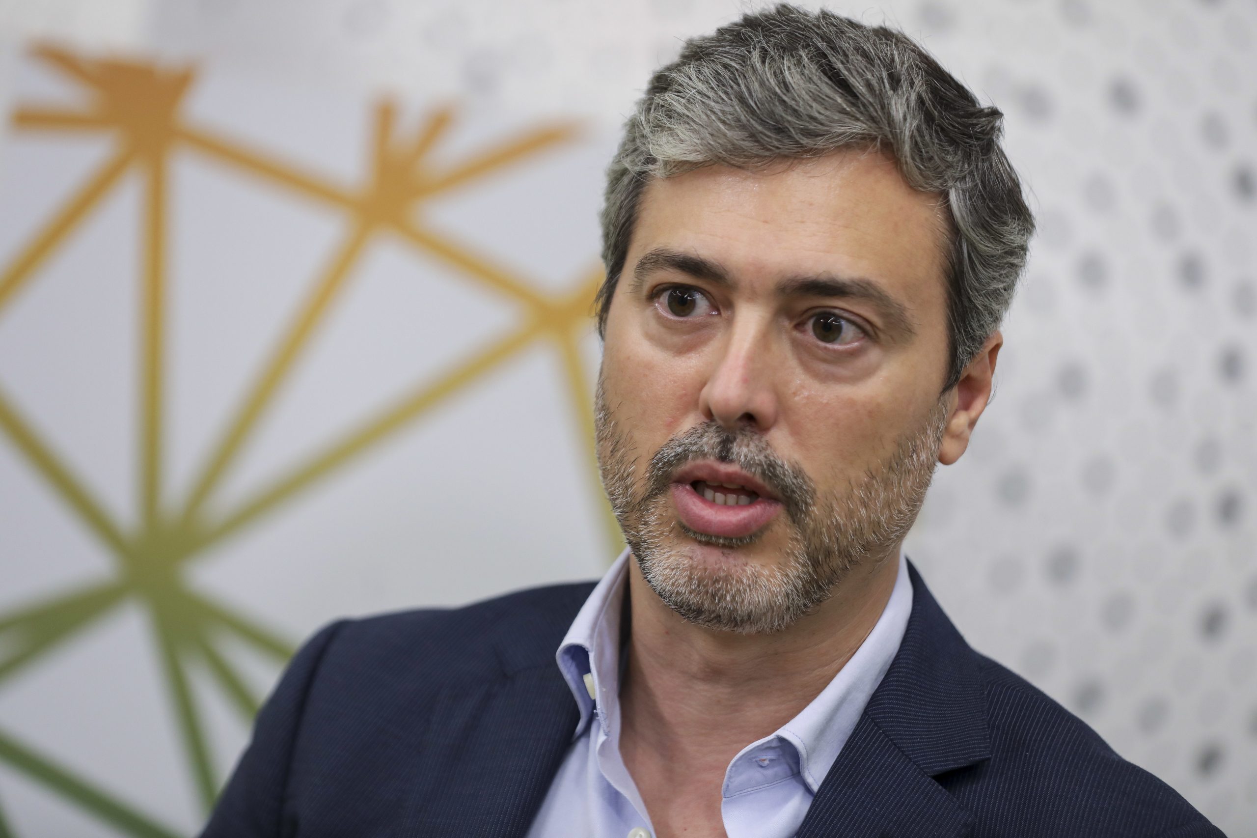 Agência de Migrações quer resolver cerca de 350 mil processos pendentes em ano e meio