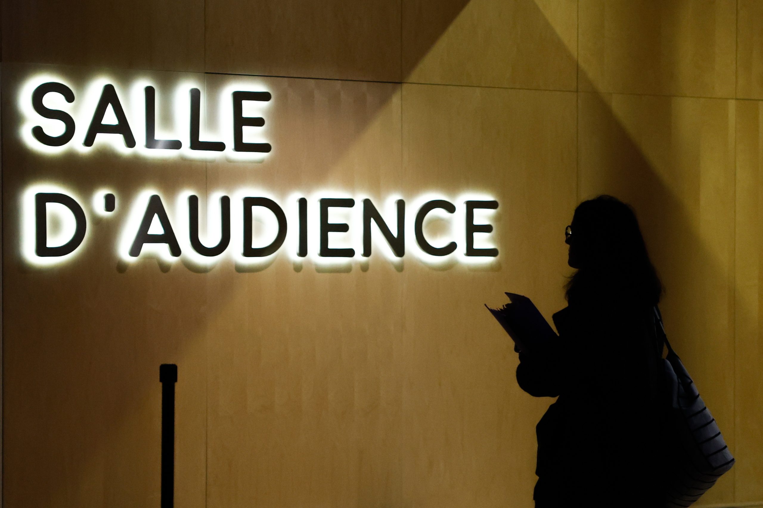 Charlie Hebdo: julgamento de autores de atentado de 2020 começou hoje em França