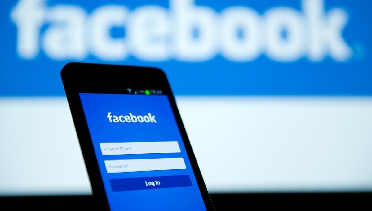 Facebook multado em 565 mil euros por infringir lei da proteção de dados