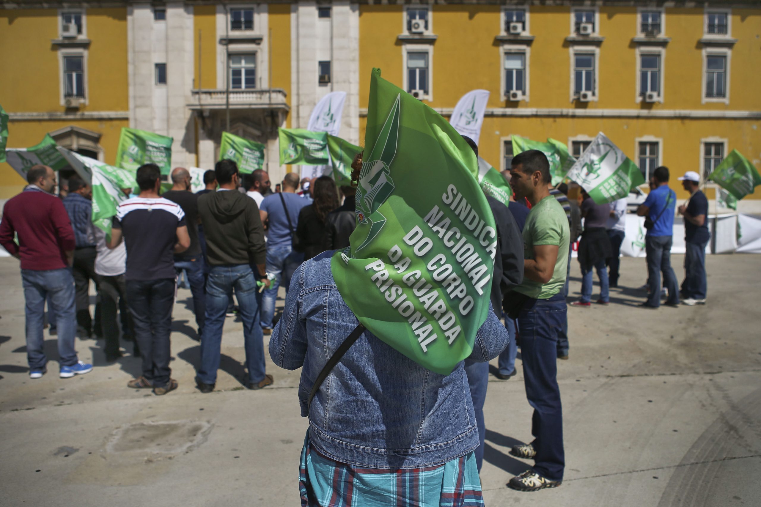 Guardas prisionais em vigília para exigir demissão de diretor-geral das cadeias