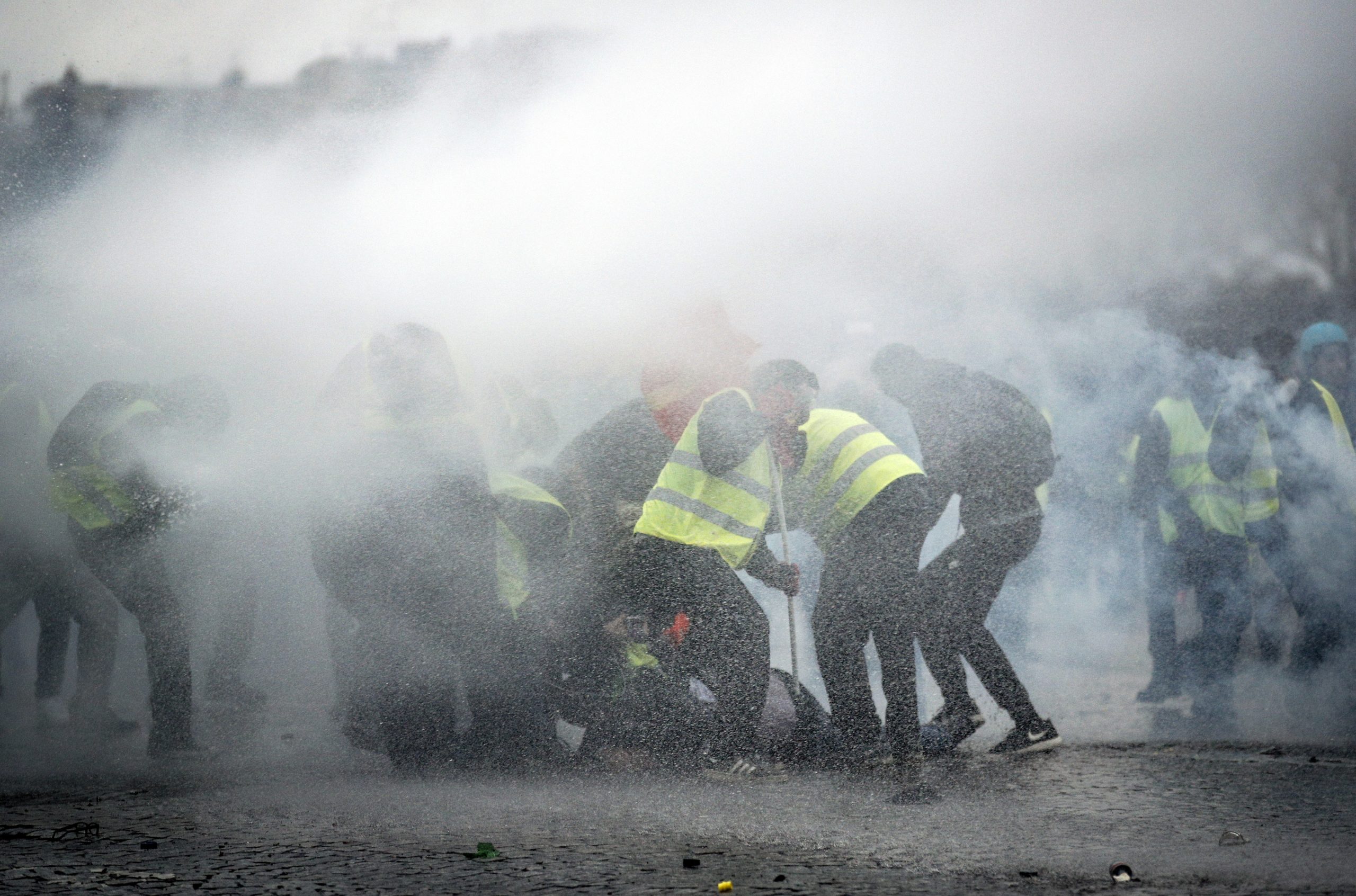 Manifestações do movimento “coletes amarelos” em França com cerca de 32 mil pessoas