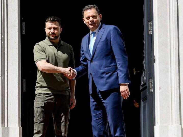 Luís Montenegro falou ao telefone com Zelensky e reafirmou o apoio de Portugal