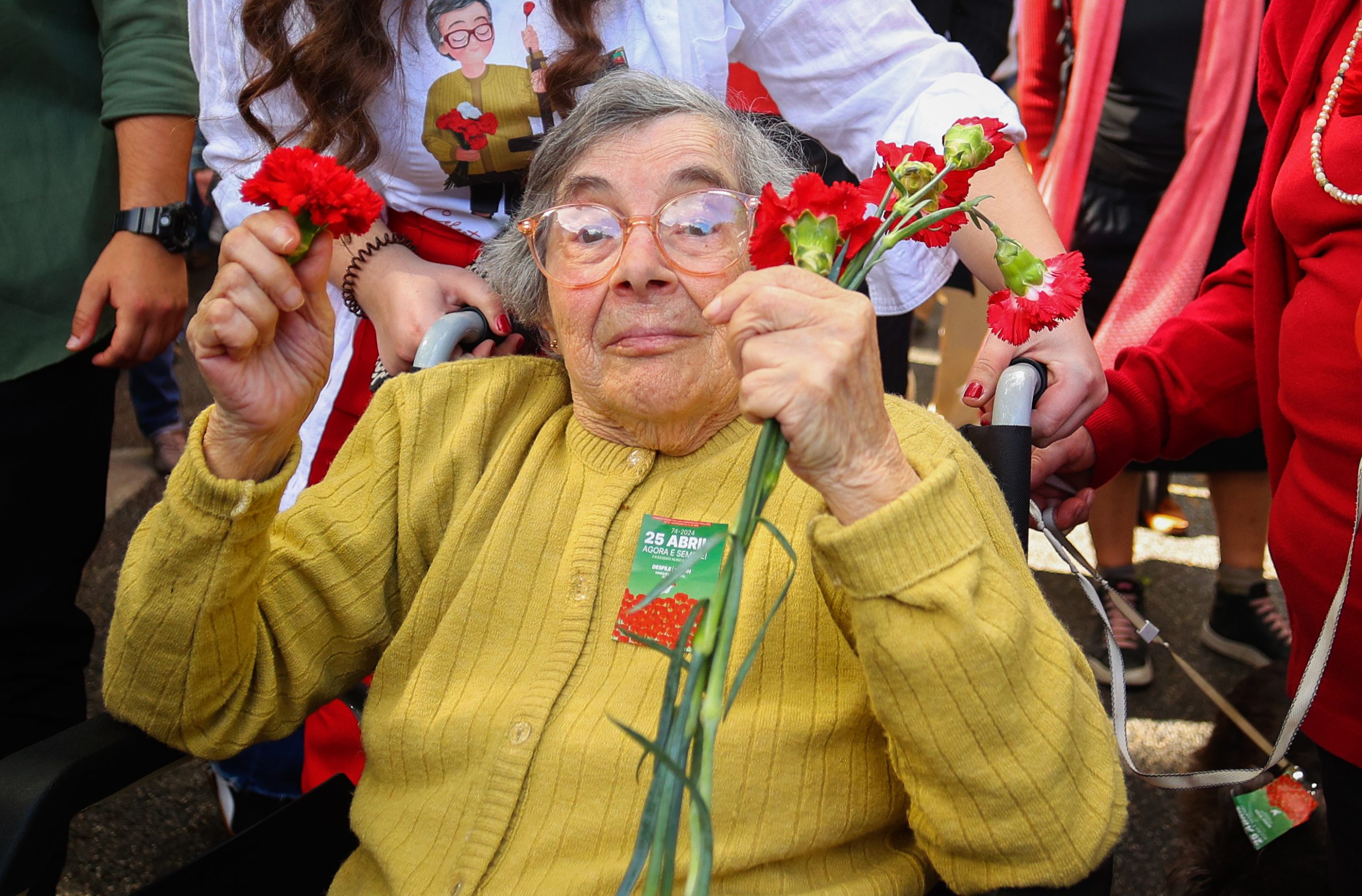 “Celeste dos Cravos” homenageada no 25 de Abril