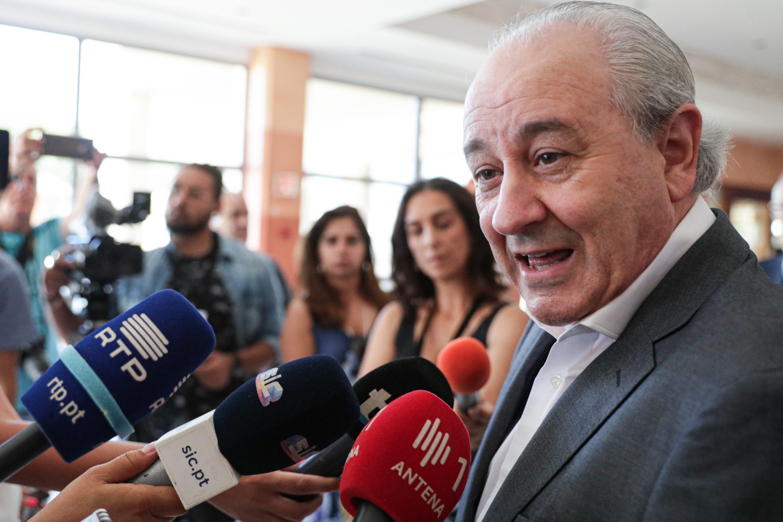 Aumentos salariais devem depender da economia e não de programas eleitorais, defende Rui Rio