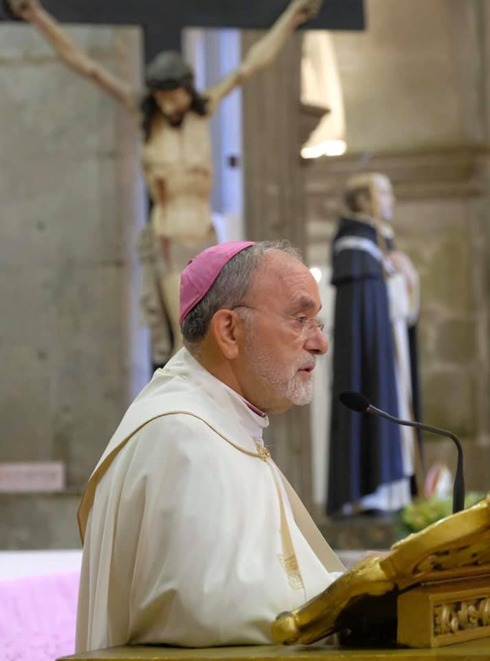 Cerimónias fúnebres de D. Anacleto Oliveira, bispo de Viana, iniciam-se na terça-feira