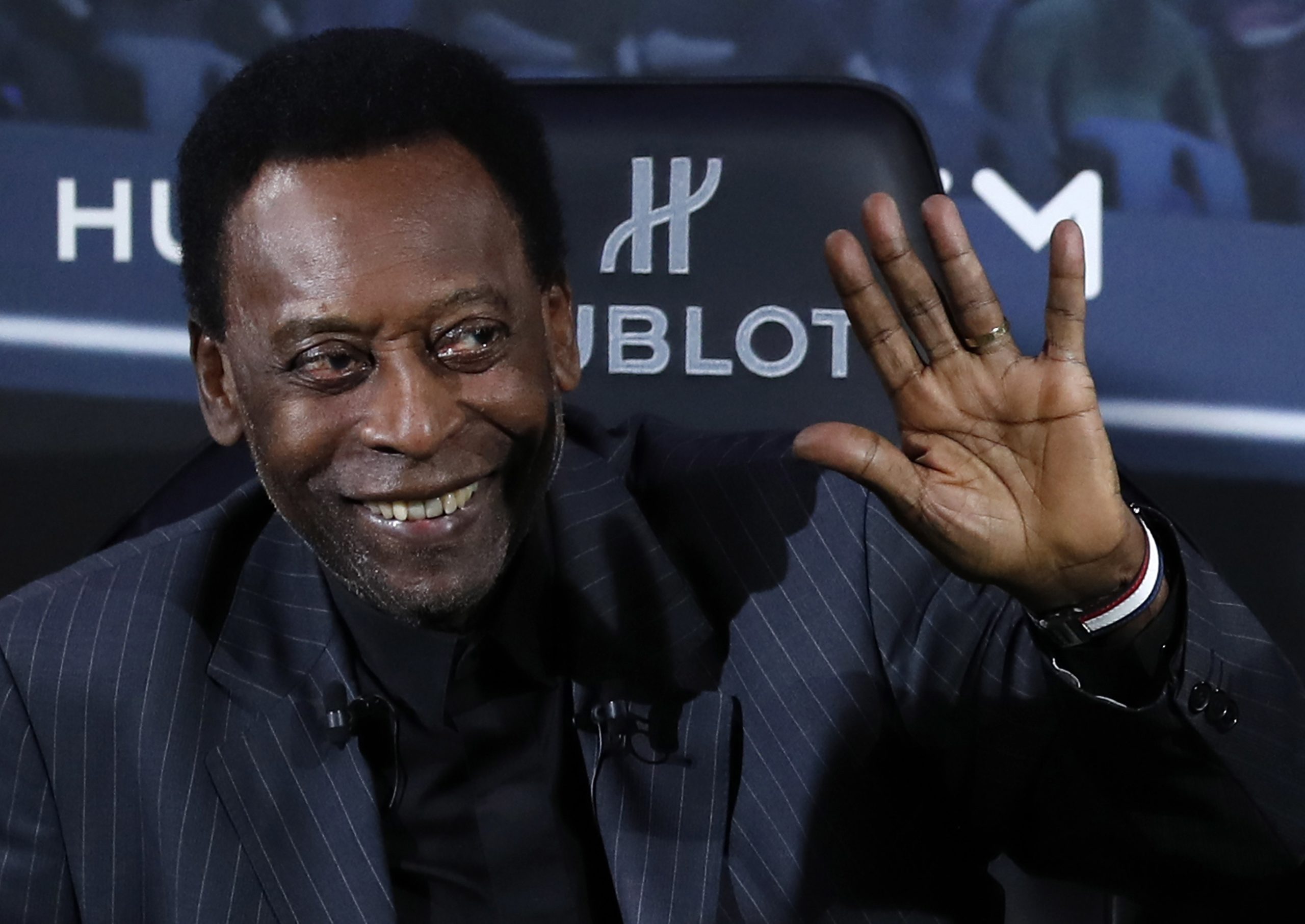 Pelé operado com sucesso a um cálculo renal em São Paulo
