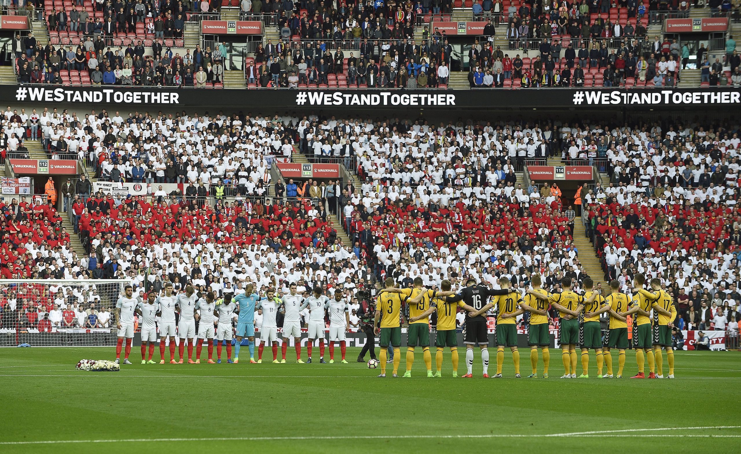 Wembley homenageia vítimas de ataques de Londres antes do Inglaterra-Lituânia