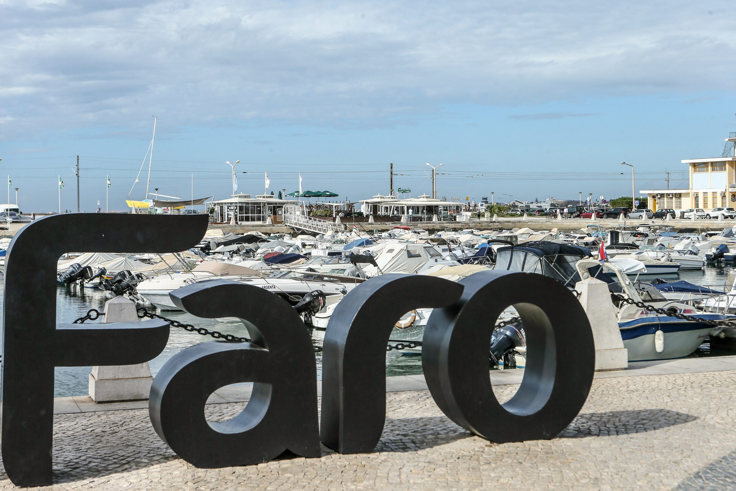 Alunos do secundário de Faro vão ter transporte escolar gratuito a 1 de janeiro