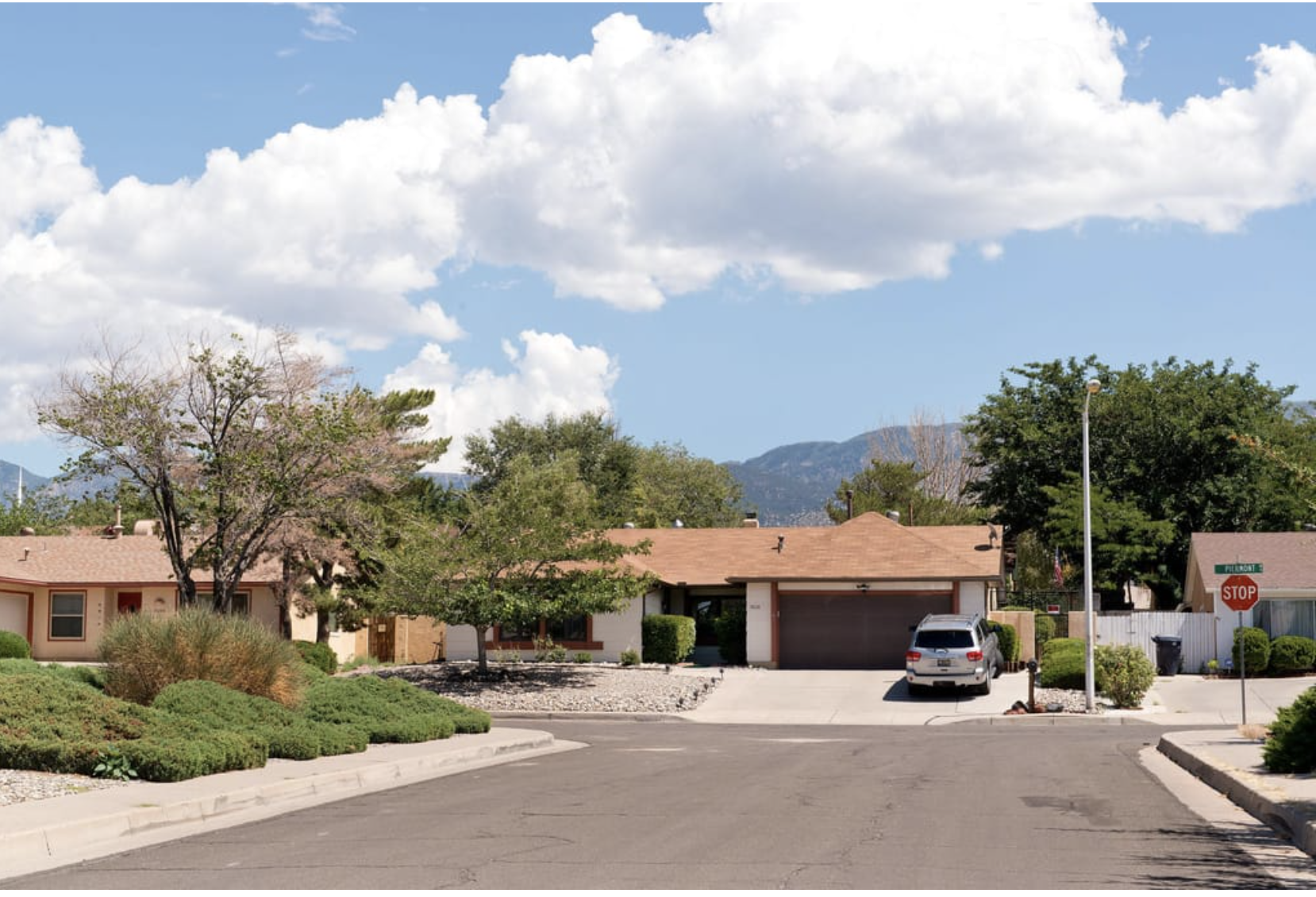 Quer viver na casa do professor Walter White? Casa de “Breaking Bad” está à venda