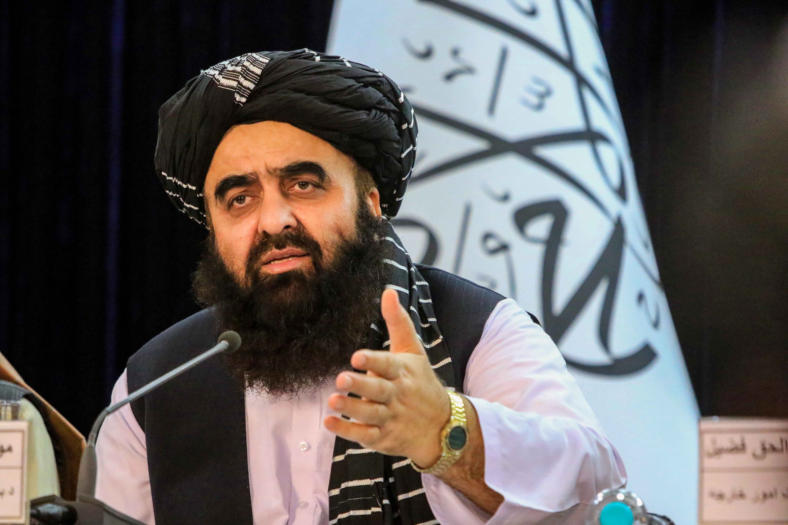 Talibãs e Estados Unidos trocam prisioneiros no Afeganistão