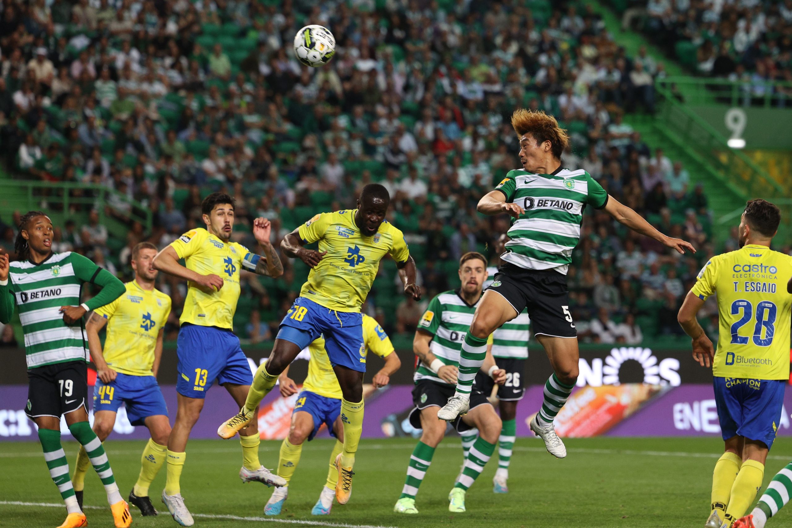 Sporting empata com Arouca e atrasa-se na luta pela Liga dos Campeões