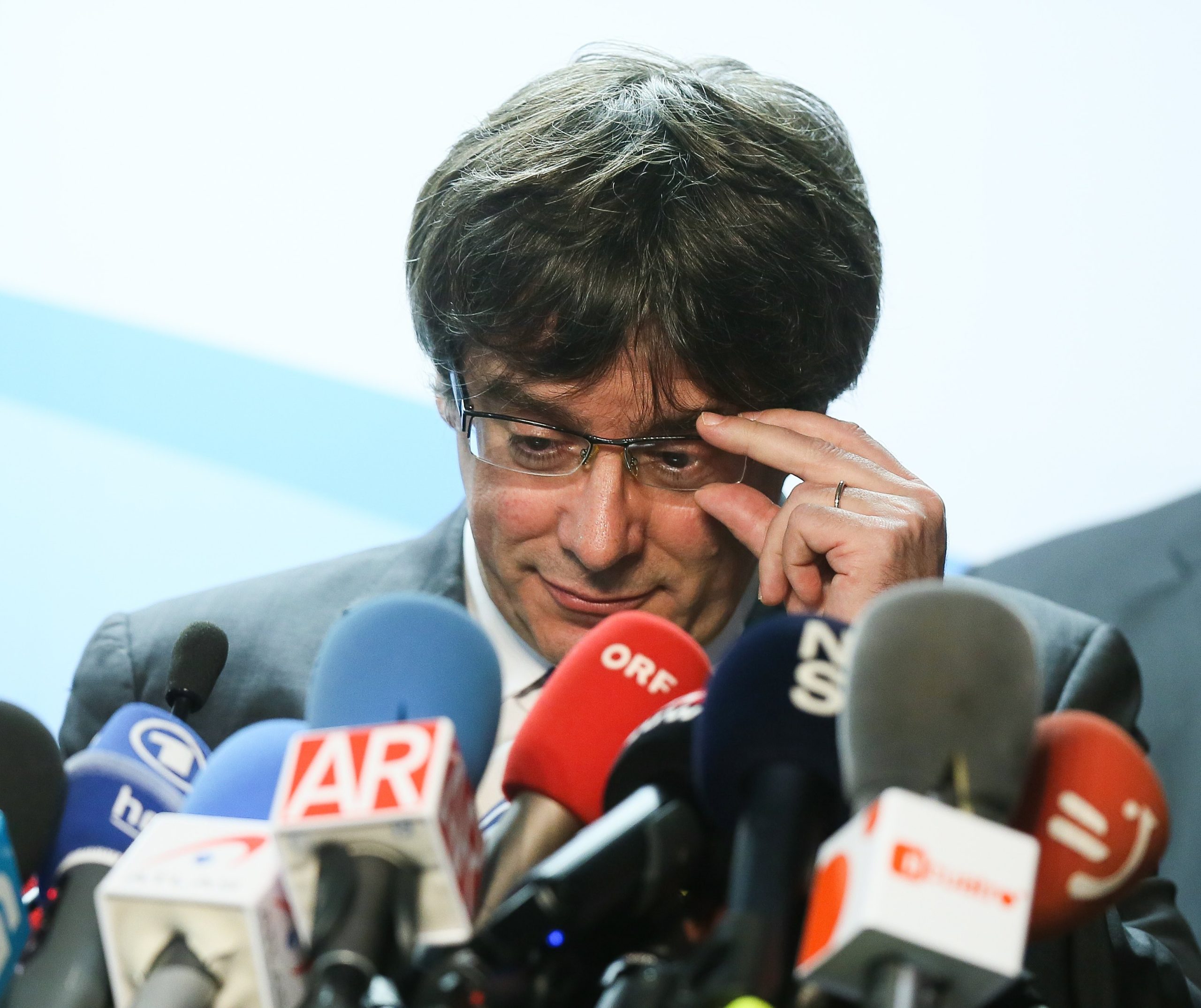 Puigdemont exige a Rajoy que negoceie com “governo legítimo” da região