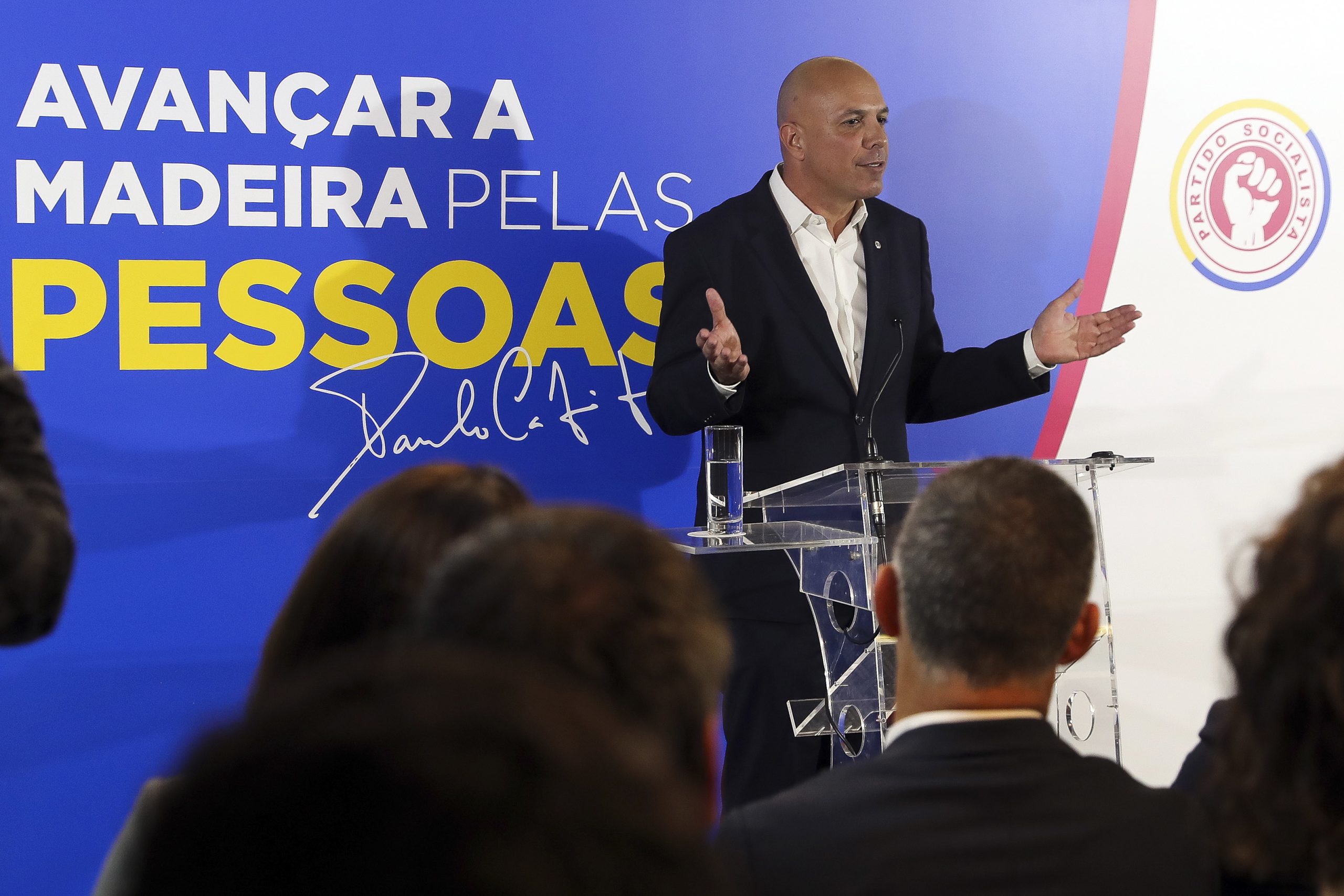 Cafõfo eleito novo líder do PS/Madeira aposta na “mudança na região”