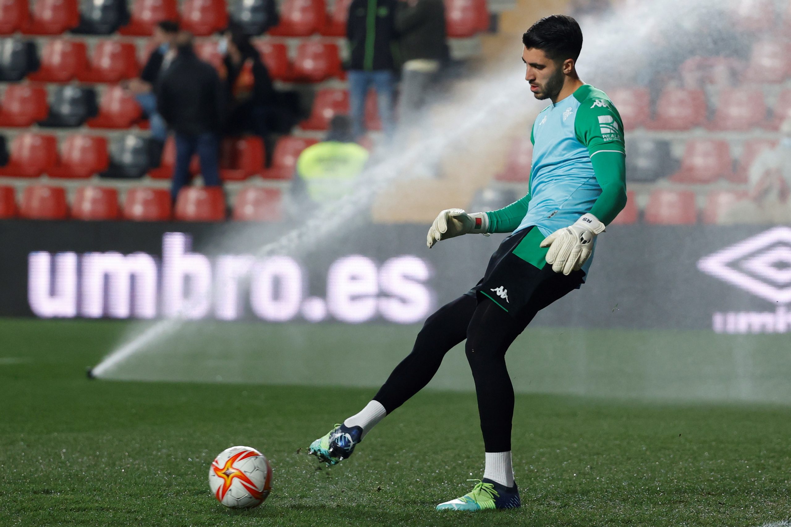 Sporting quer Rui Silva por empréstimo já este mês. Bétis só admite vender