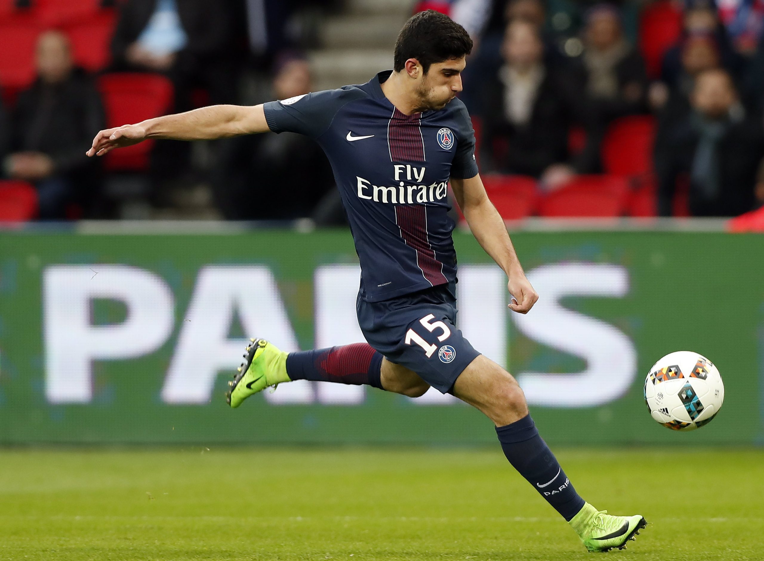 Valência quer contratar Gonçalo Guedes ao PSG “sem cometer loucuras”