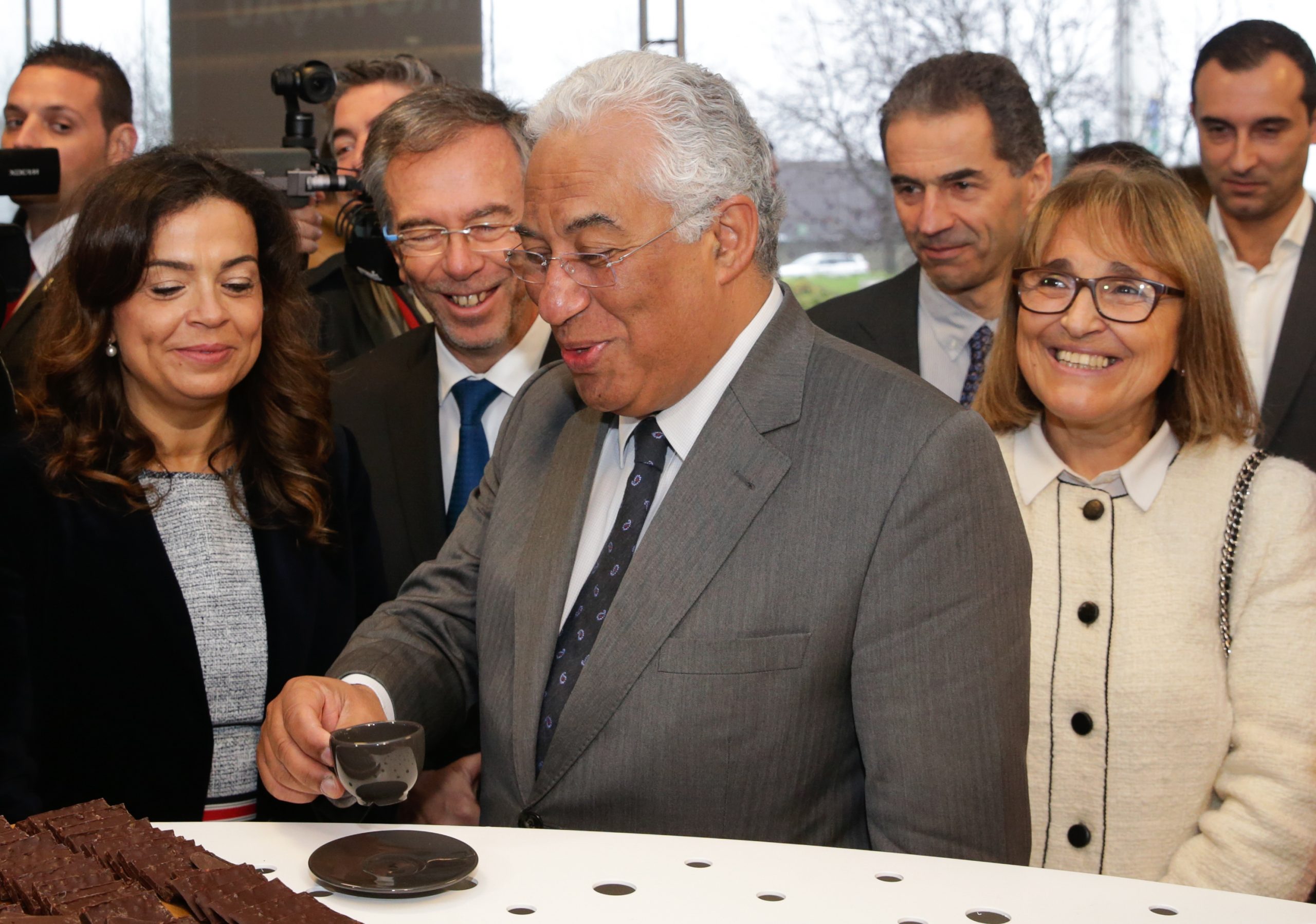 António Costa toma café com créditos de emissões de carbono poupadas na mobilidade