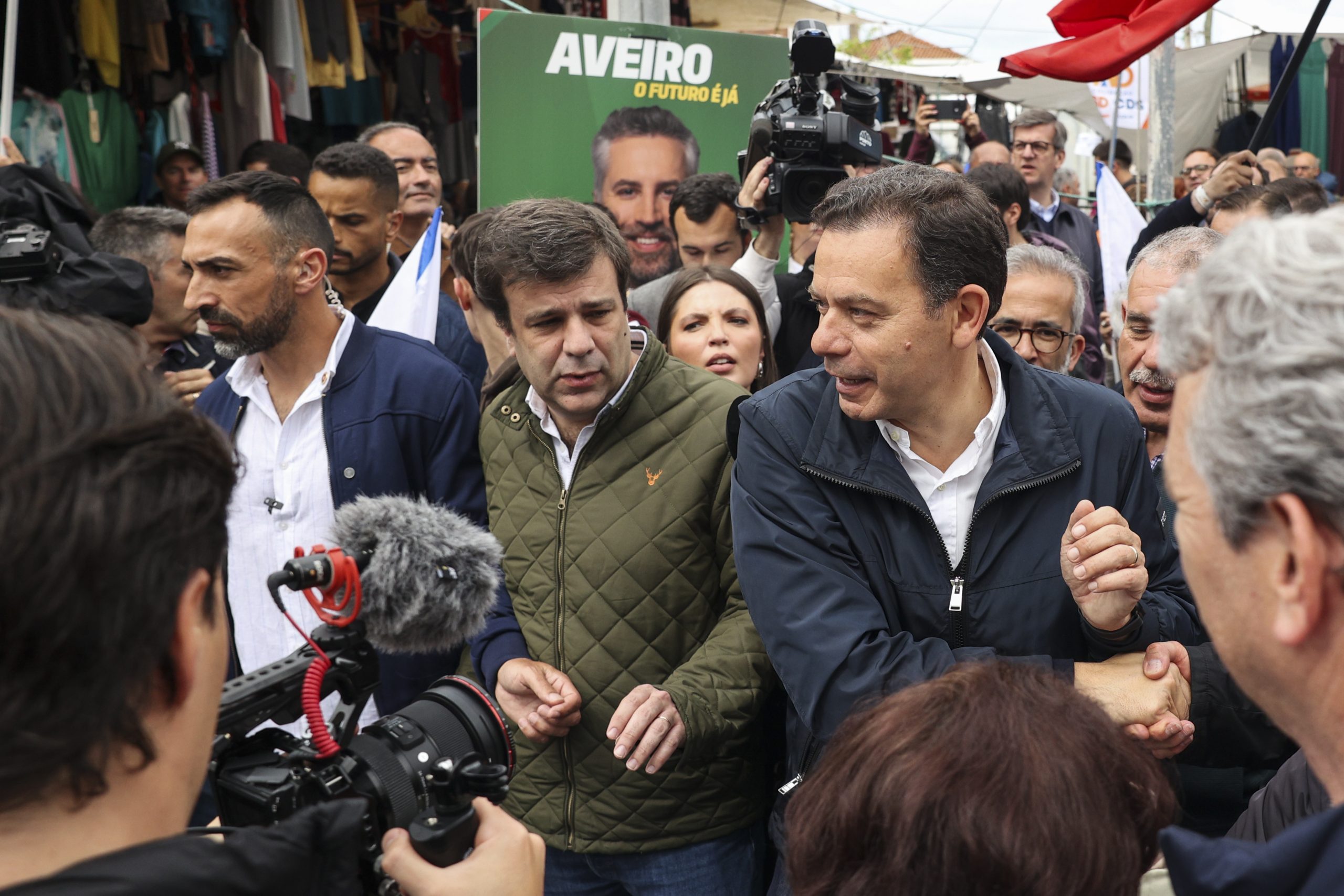 Montenegro recusa “distrair portugueses com mexericos políticos”