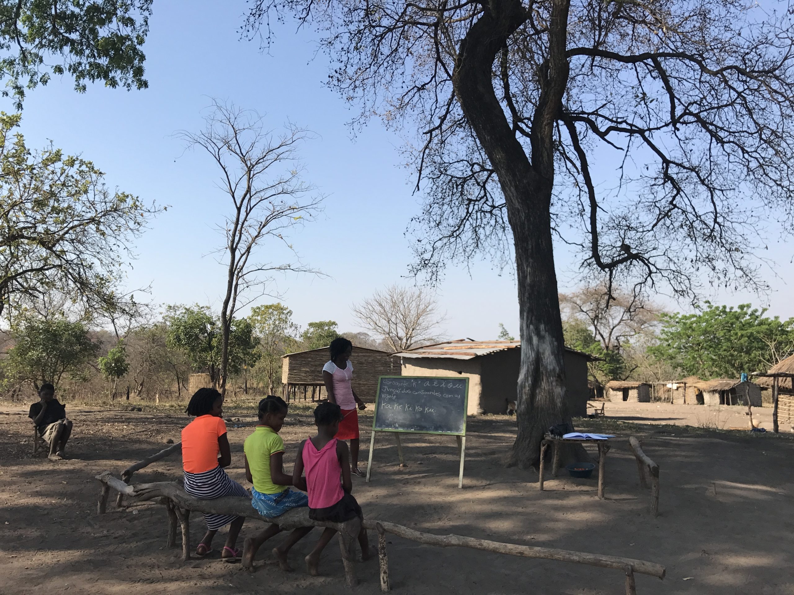 Como evitar que meninas de 11, 12 anos sejam casadas no interior de Moçambique