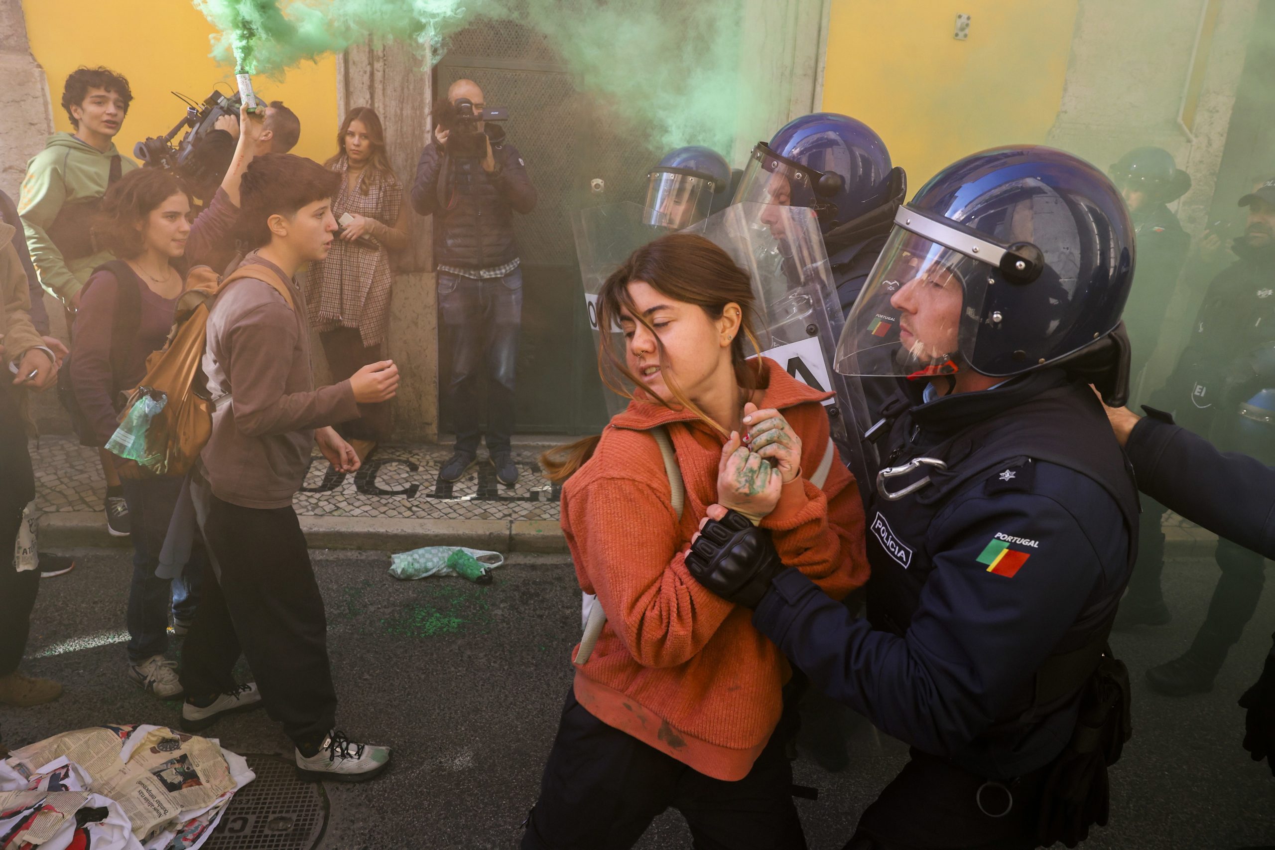 Um jovem ativista pelo clima ferido e três detidos durante protesto em Lisboa