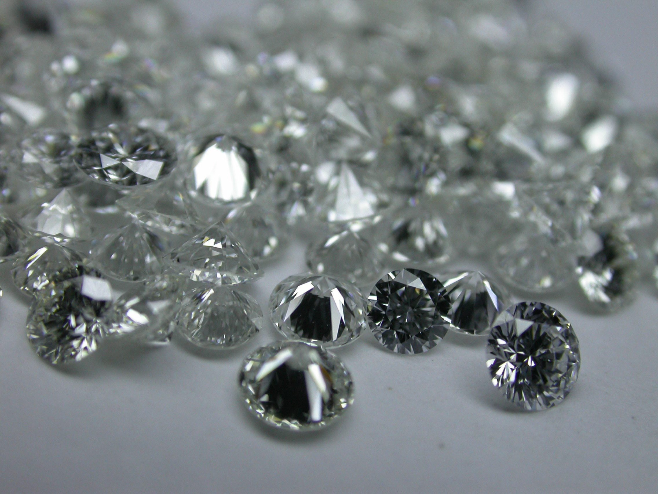 Angola tem guardados mais de um milhão de quilates de diamantes até melhorar o preço