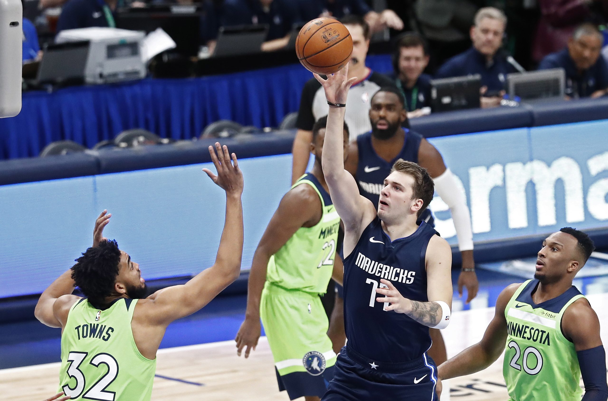 Esloveno Luka Doncic iguala recorde de Michael Jordan na NBA