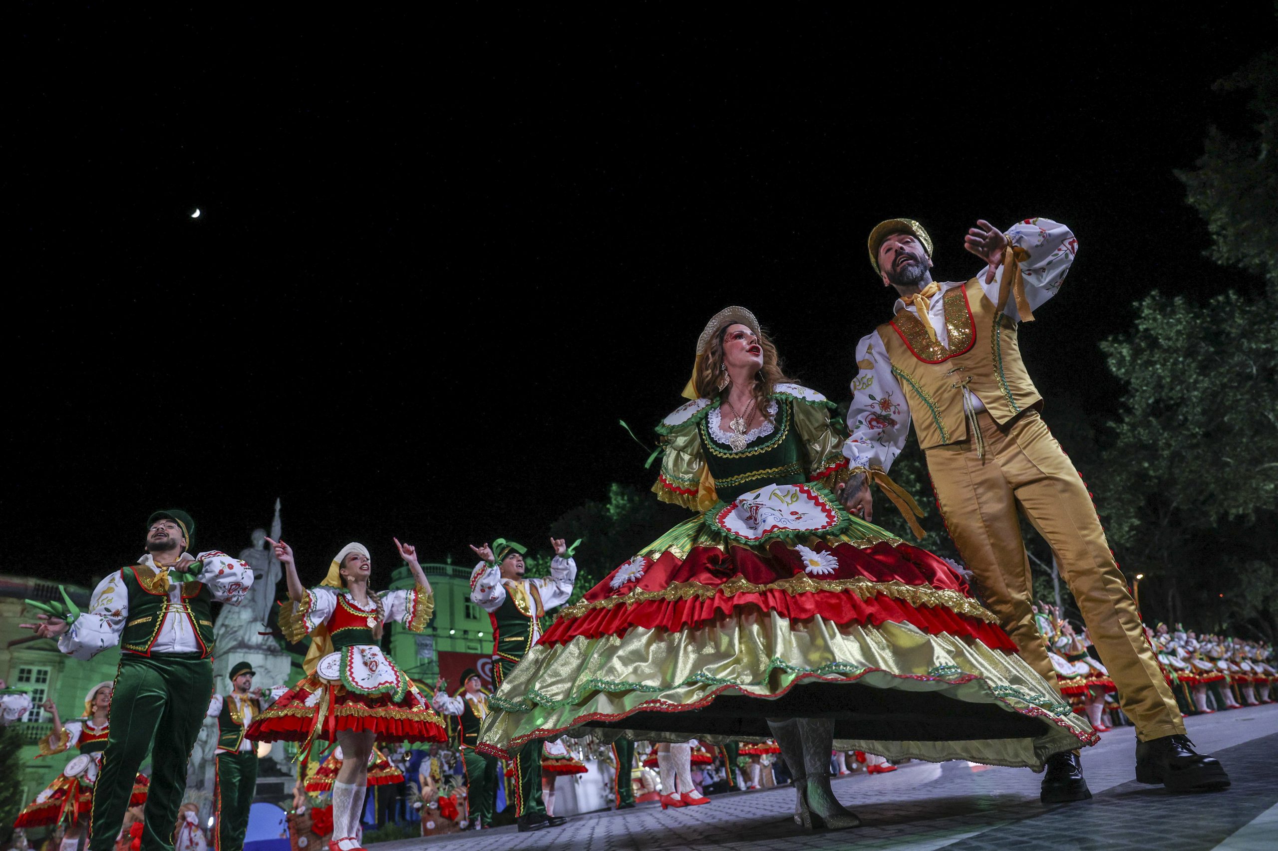 Santo António toma conta de Lisboa com marchas, casamentos e festa até de madrugada