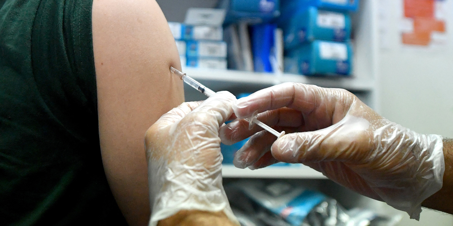 Vacinação gratuita contra a Gripe e Covid-19 alargada a novos grupos etários